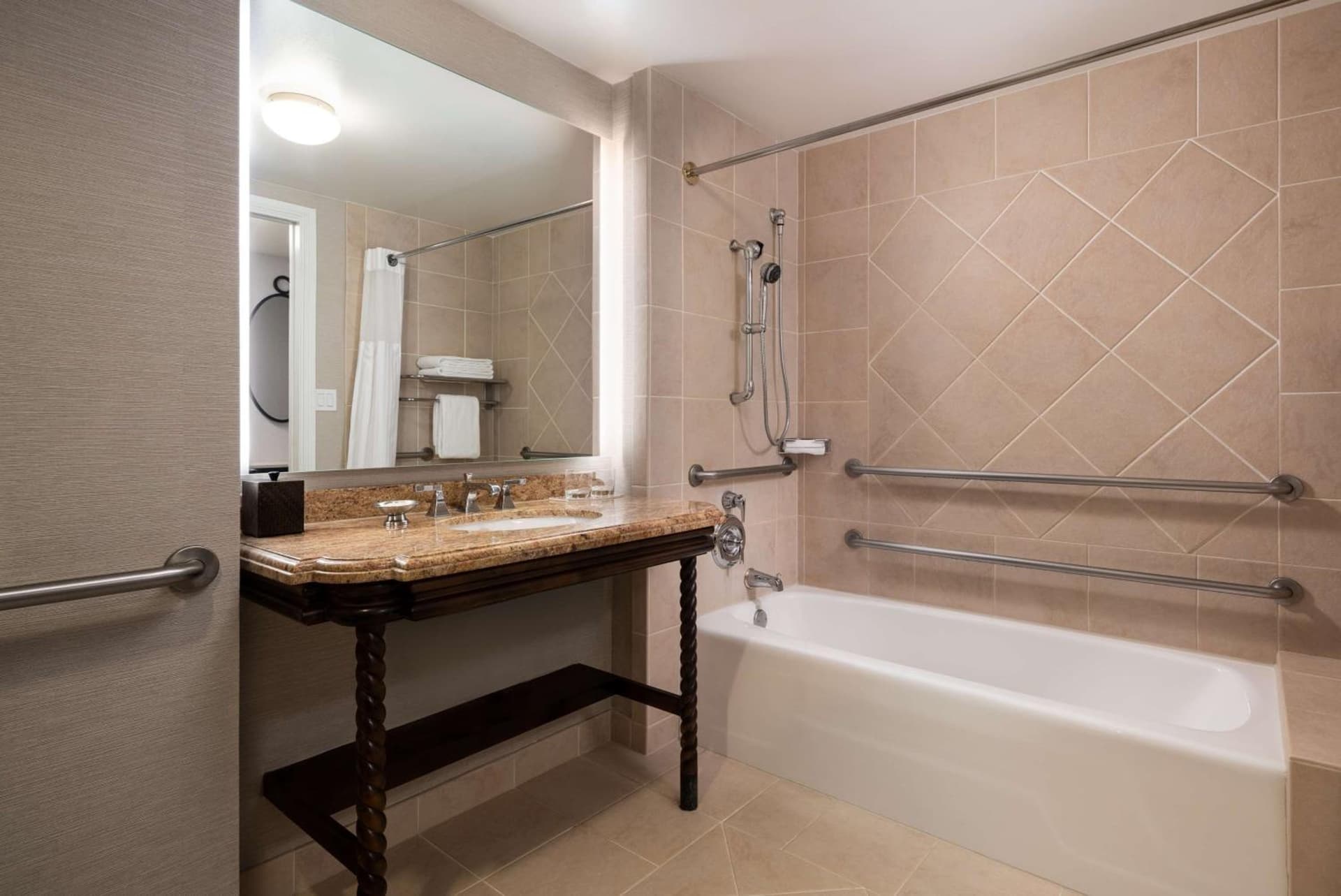 Hyatt Regency Huntington Beach Resort and Spa gallery photo in Huntington Beach, CA — image 112
