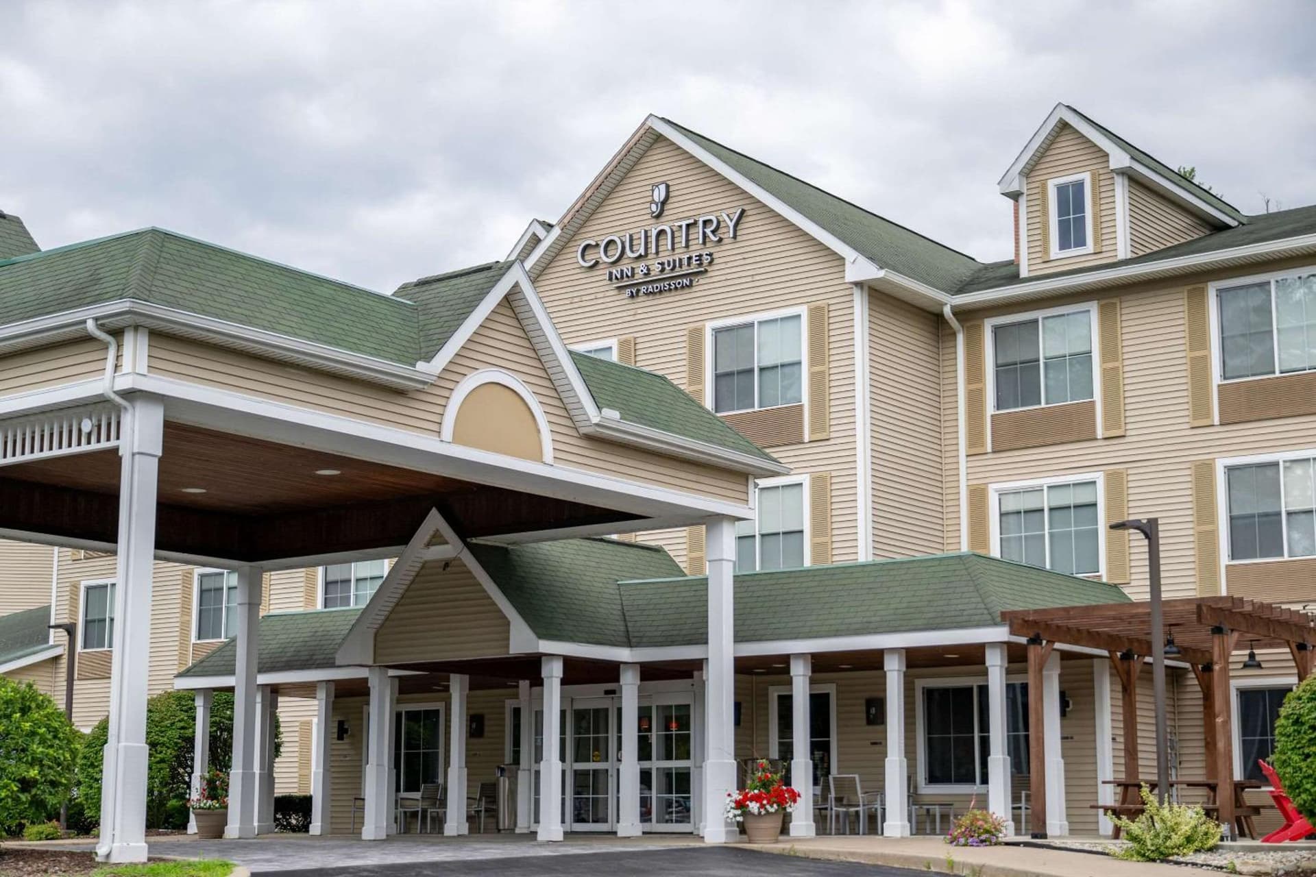 Country Inn & Suites by Radisson, Queensbury - Lake George , NY featured exterior or lobby in Lake George, NY — similar hotel