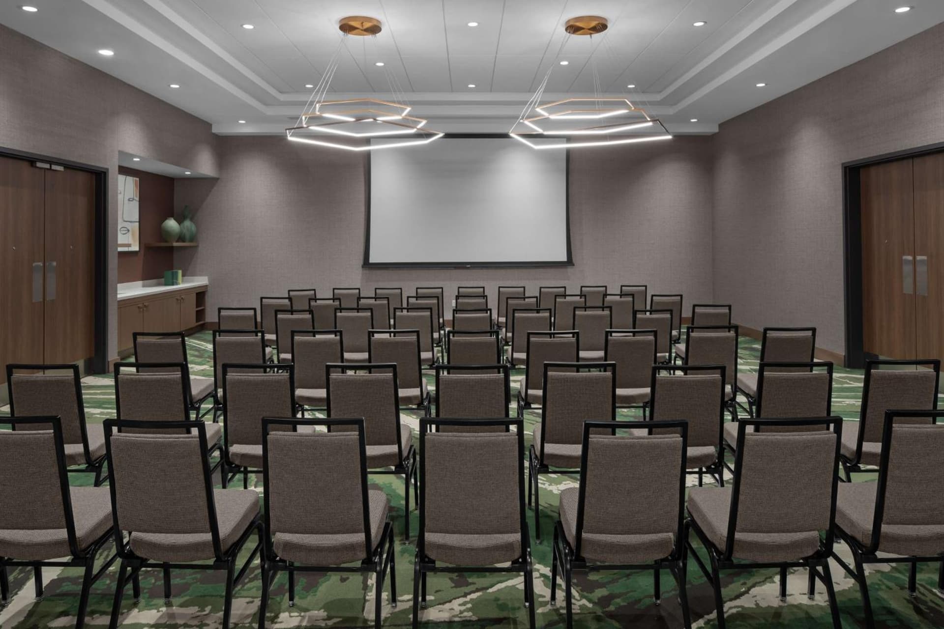Embassy Suites By Hilton Madison Downtown gallery photo in Madison, WI — image 10