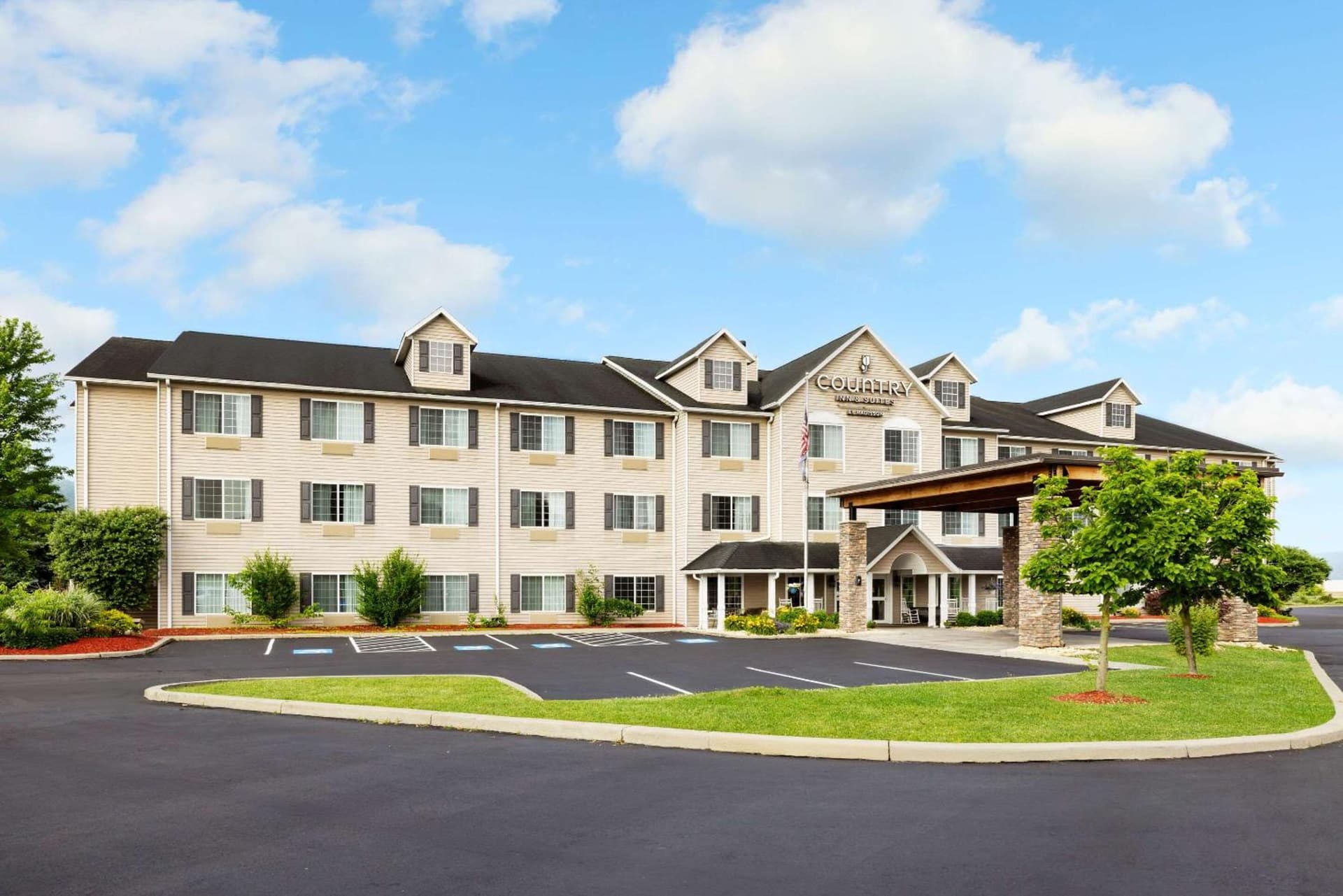 Country Inn & Suites by Radisson, Big Flats (Elmira), NY interior in Horseheads, NY — gallery photo 2