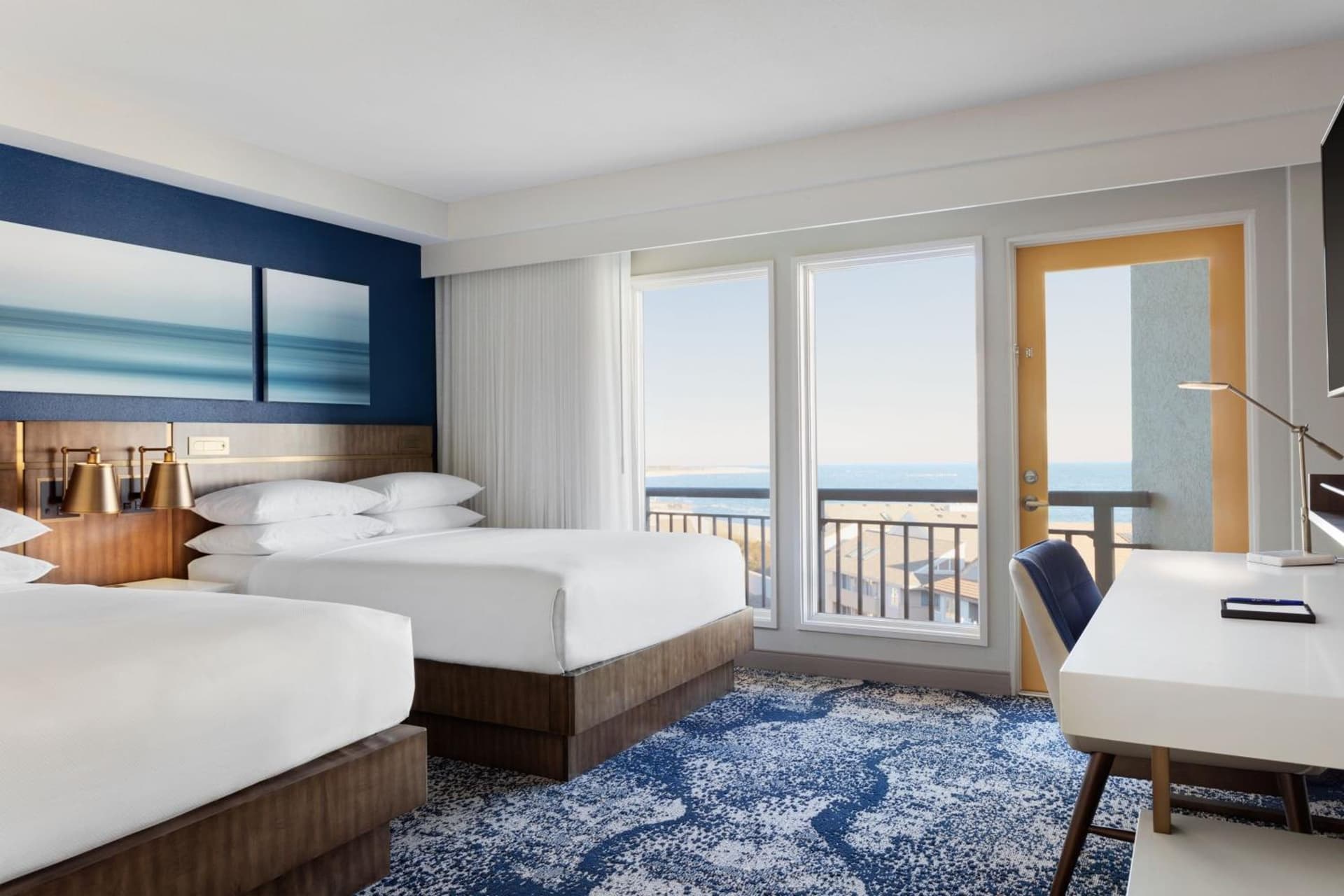 Delta Hotels by Marriott™ Virginia Beach Waterfront Suites gallery photo in Virginia Beach, VA — image 10