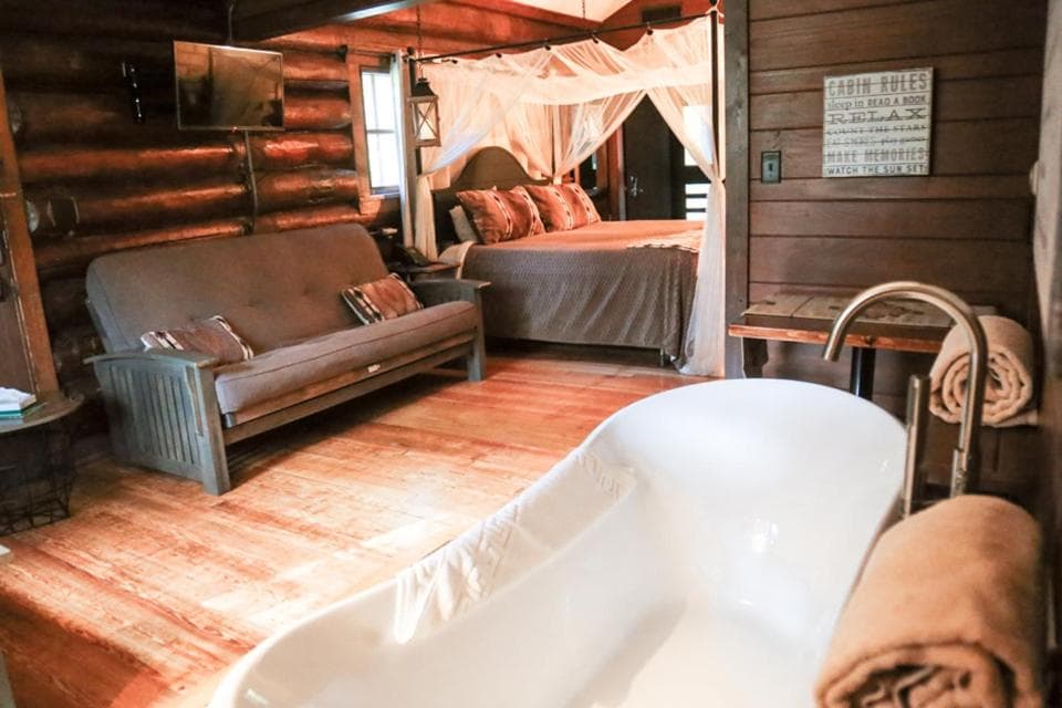White Pines Lodge interior in Stratford — gallery photo 2