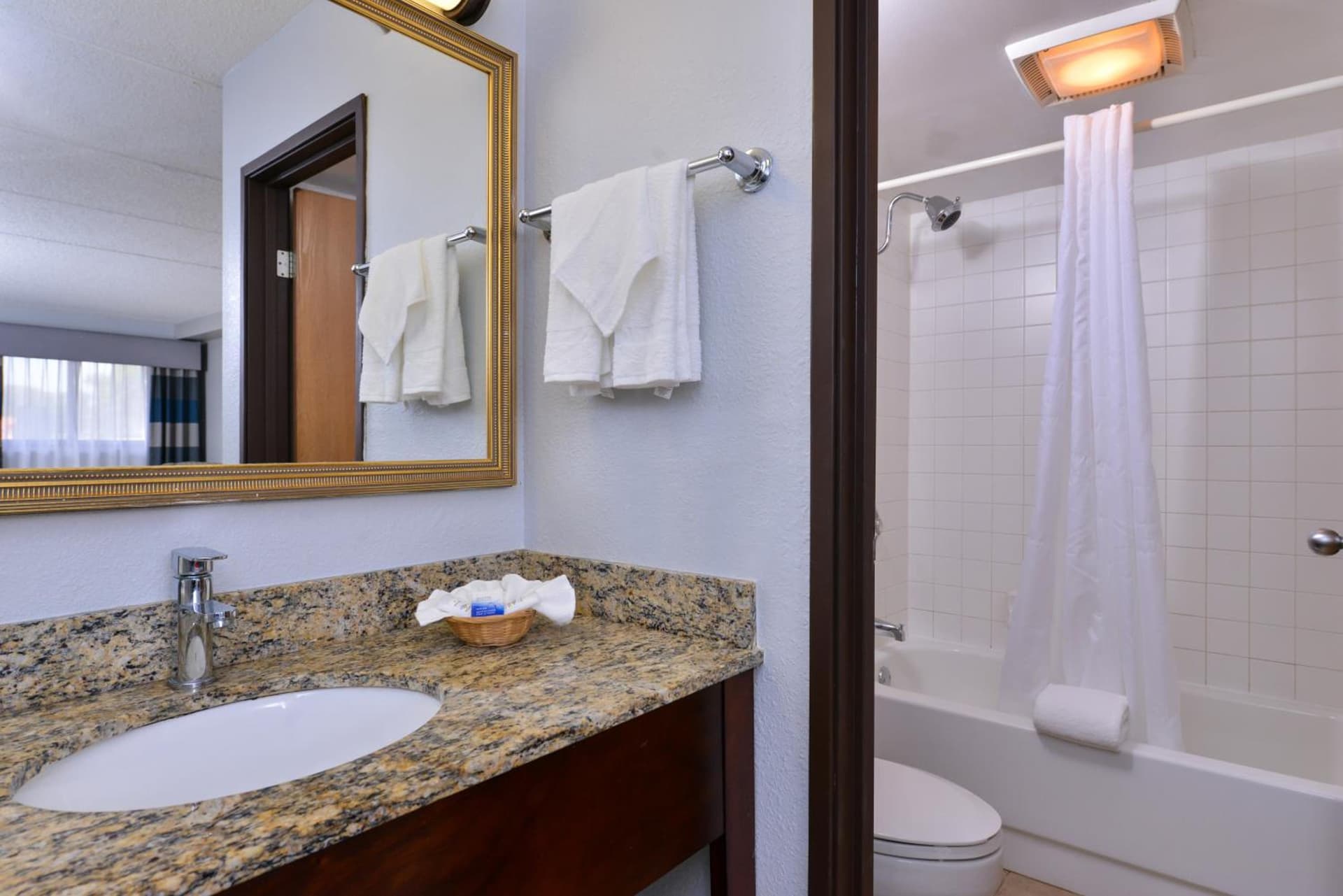 Best Western Naperville Inn gallery photo in Naperville, IL — image 19