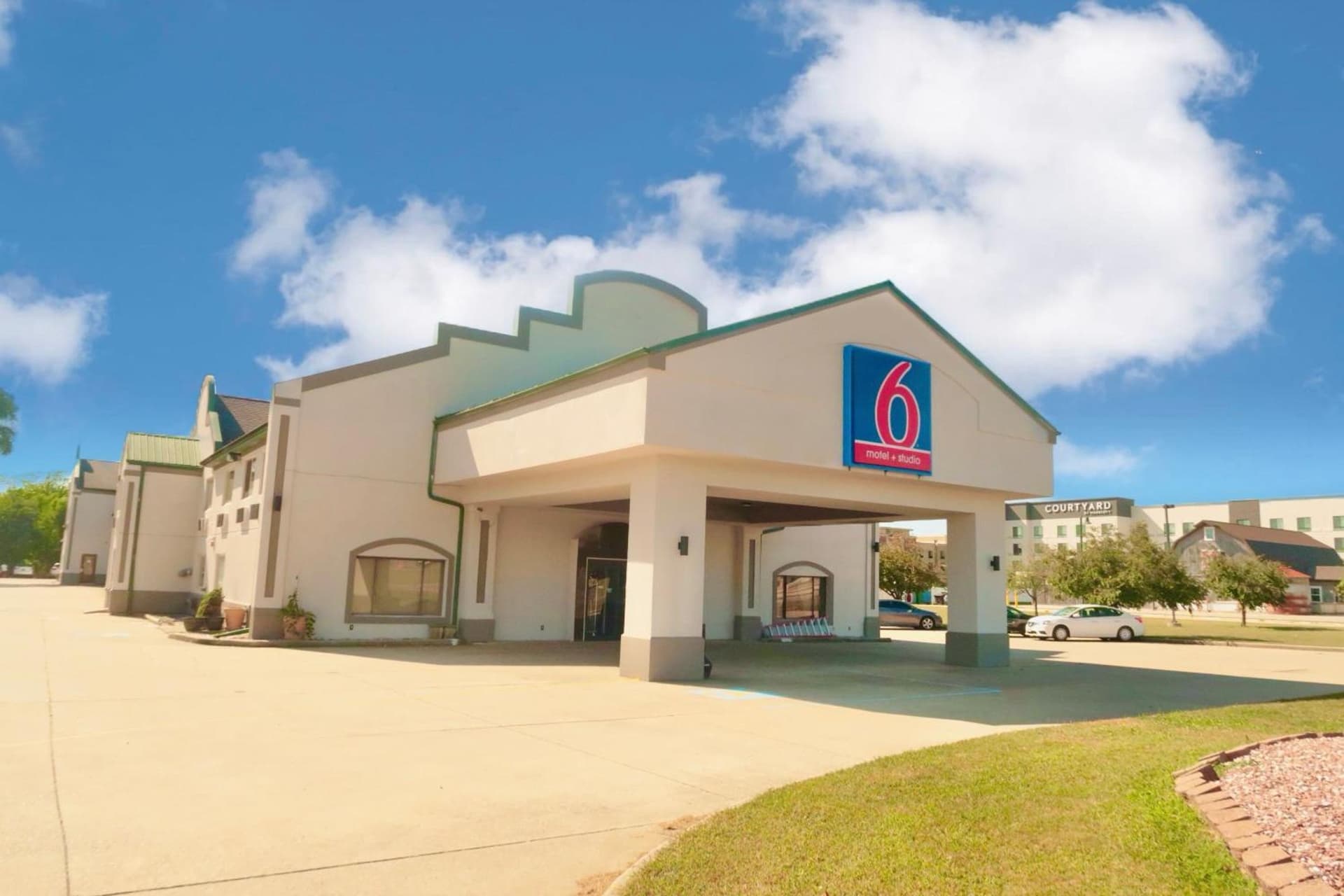 Studio 6 Suites Elkhart, IN featured exterior or lobby in Elkhart, IN — similar hotel