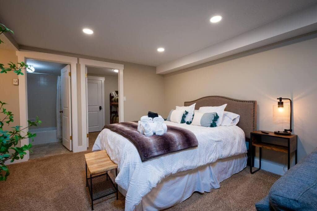 Mountain Adventure Getaway interior in Eden, UT — gallery photo 2