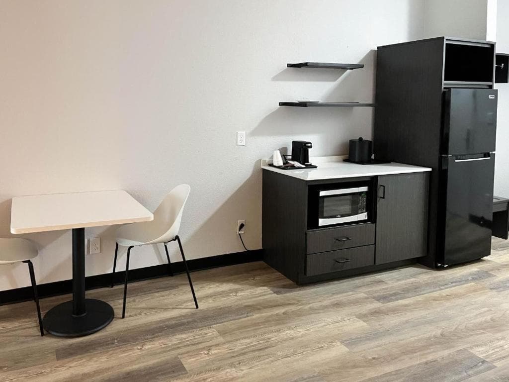 Studio 6 Suites Elkhart, IN gallery photo in Elkhart, IN — image 15