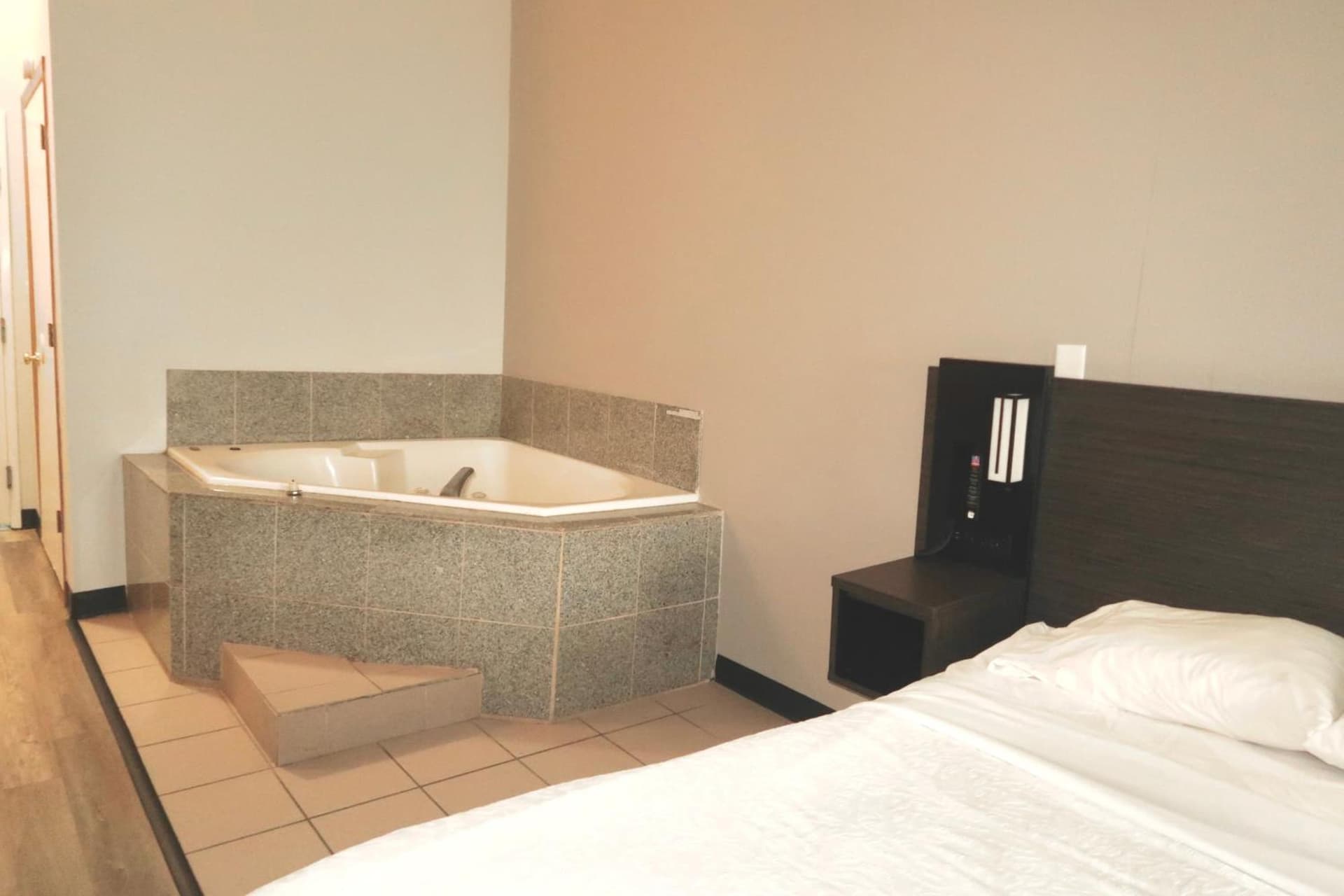 Studio 6 Suites Elkhart, IN gallery photo in Elkhart, IN — image 17