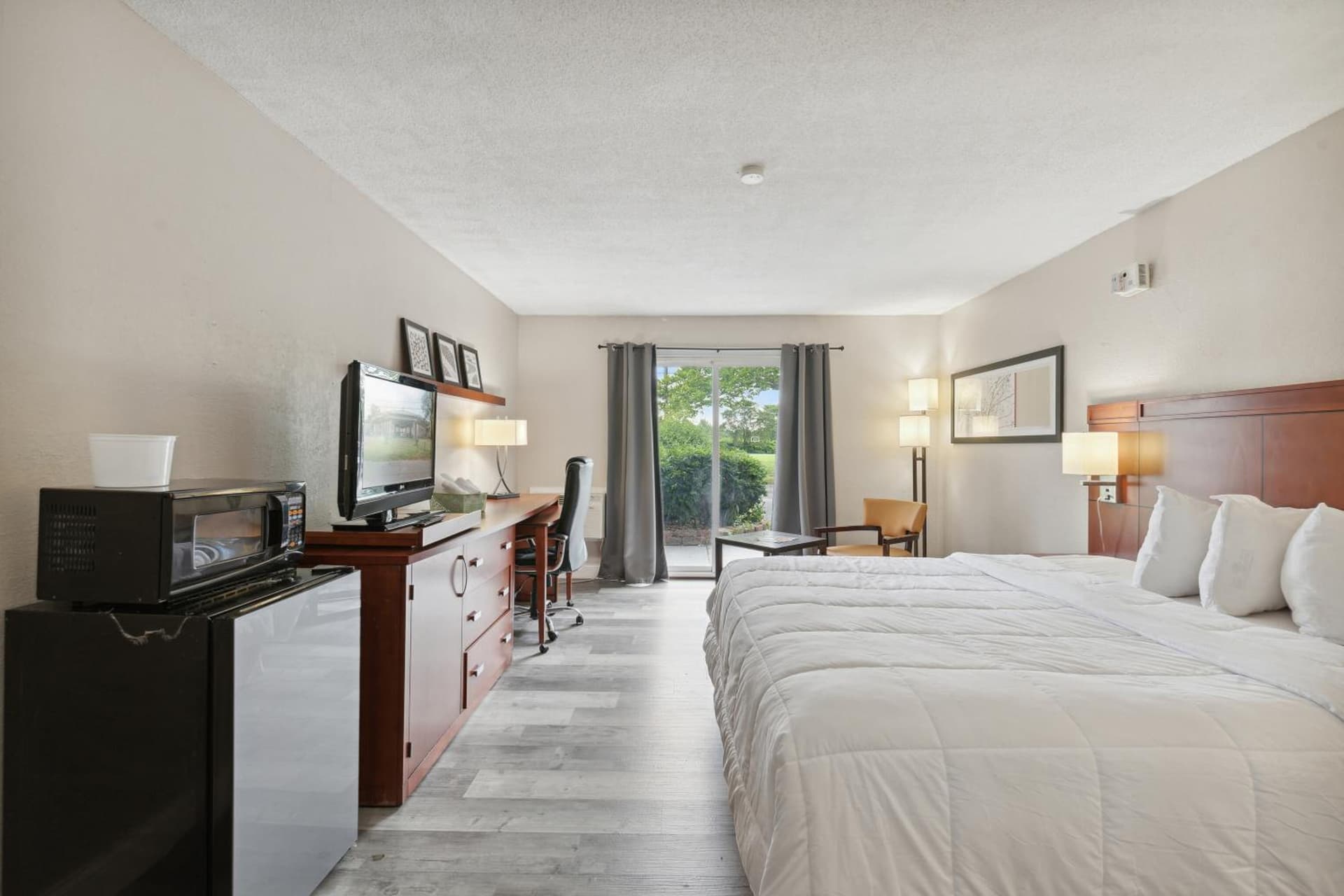Miami Suites Hotel gallery photo in Toledo, OH — image 8