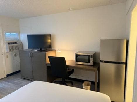 MC Pacific Inn & Suites Torrance gallery photo in Torrance, CA — image 10