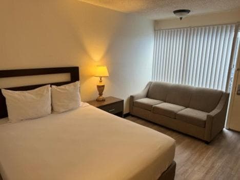 MC Pacific Inn & Suites Torrance gallery photo in Torrance, CA — image 8