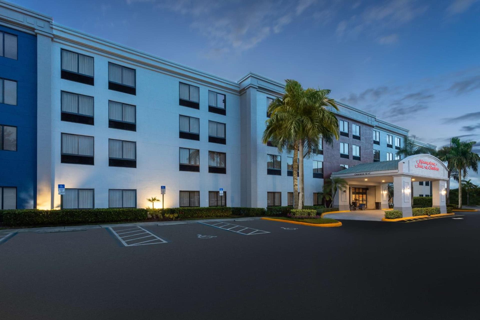 Hampton Inn & Suites Boynton Beach interior in Boynton Beach, FL — gallery photo 2