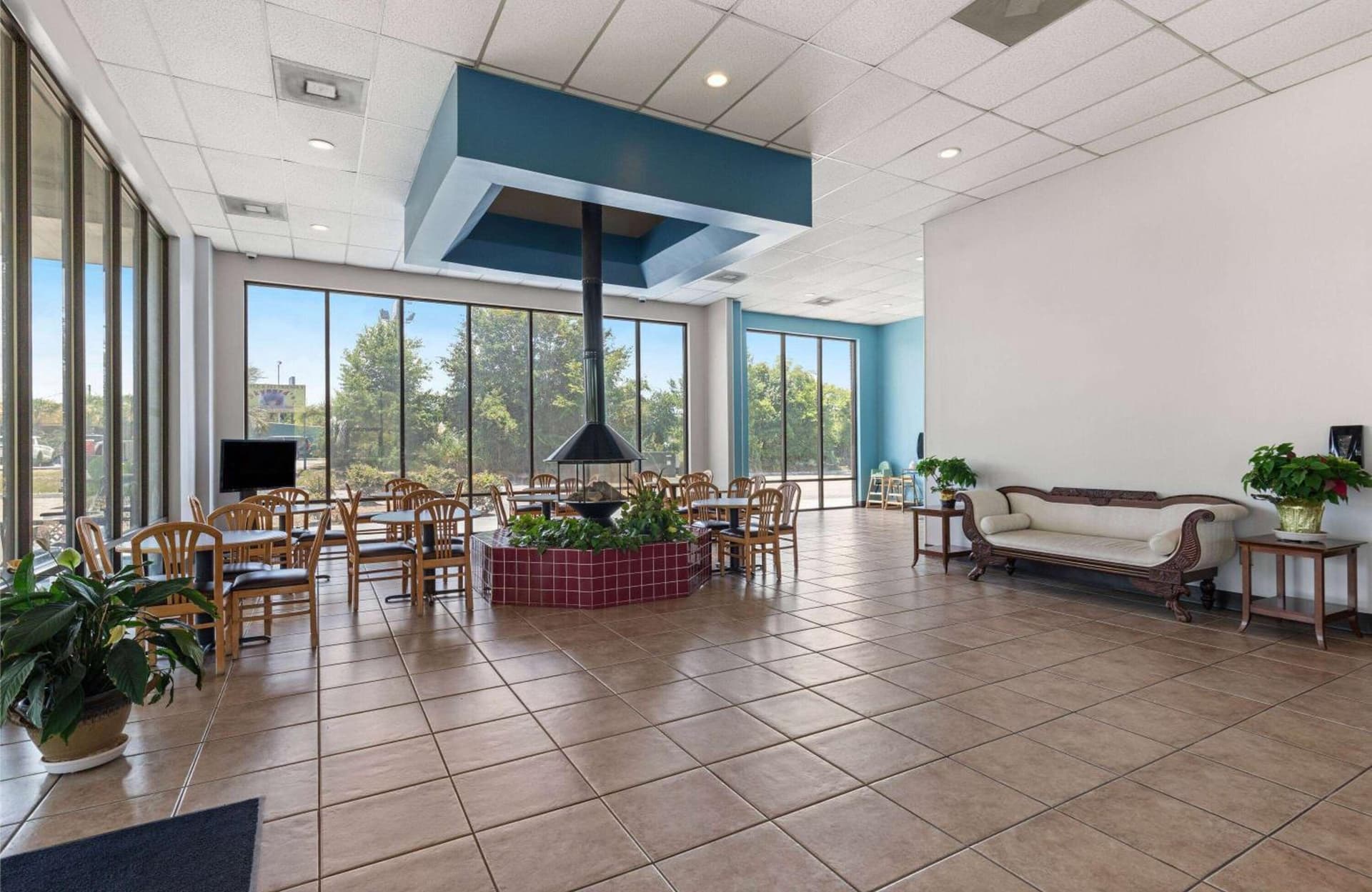 Days Inn by Wyndham St George interior in Saint George, SC — gallery photo 2