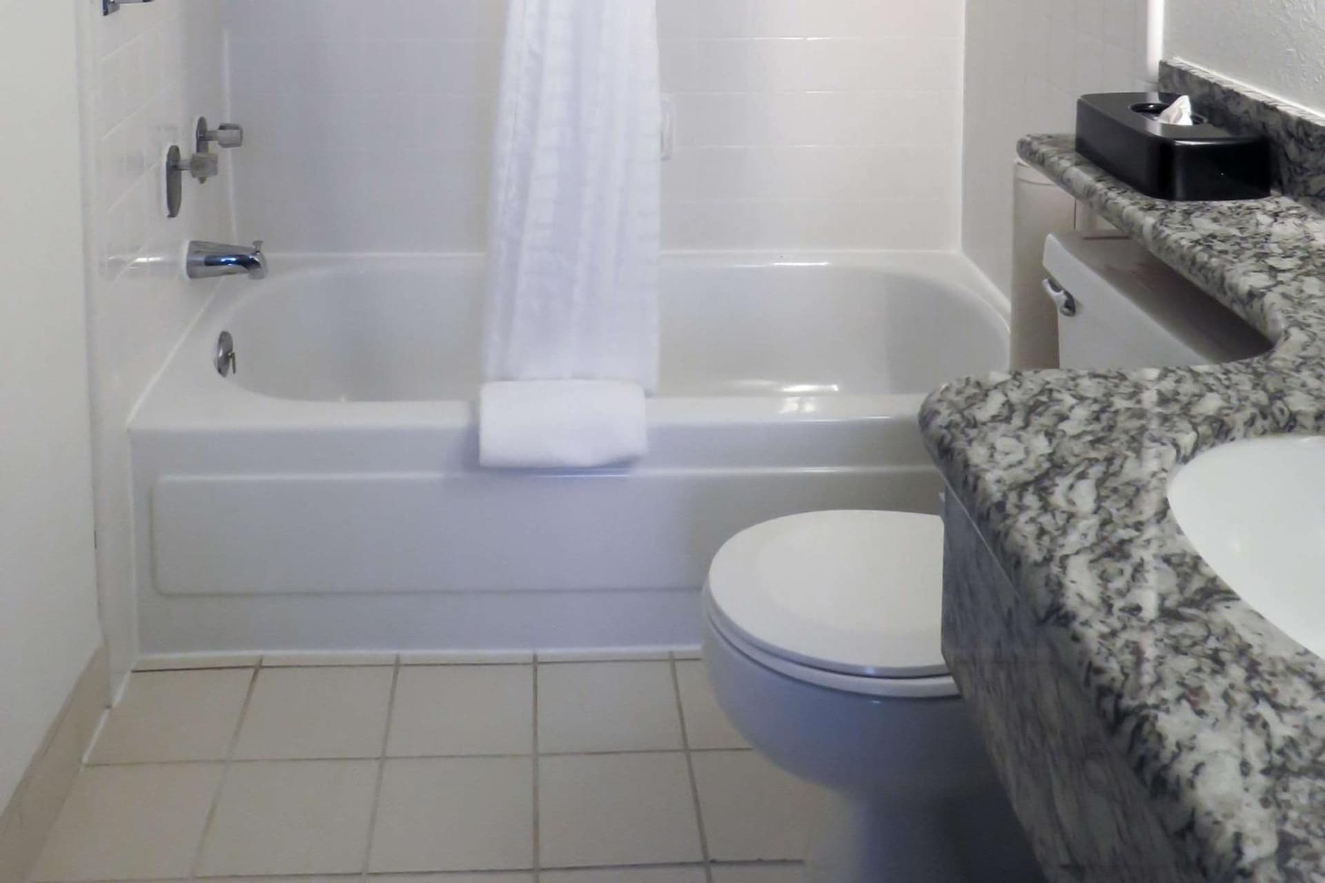 Quality Inn & Suites Everett property views in Everett, WA — gallery photo 3