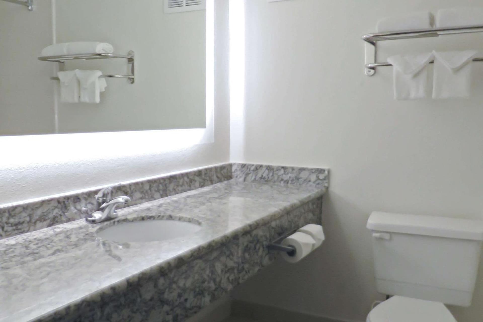 Quality Inn & Suites Everett gallery photo in Everett, WA — image 48