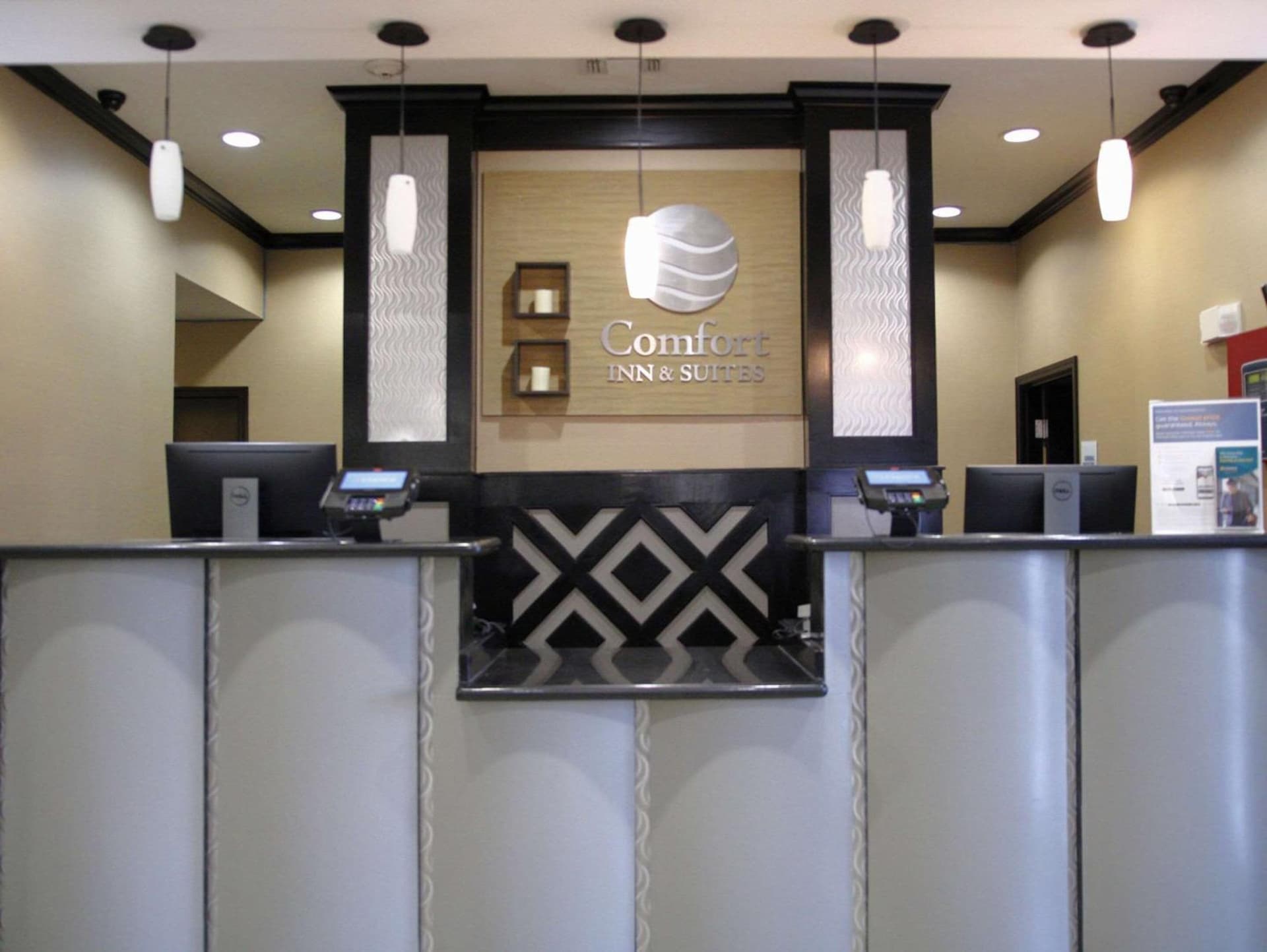 Comfort Inn & Suites Dallas Medical-Market Center interior in Dallas, TX — gallery photo 2
