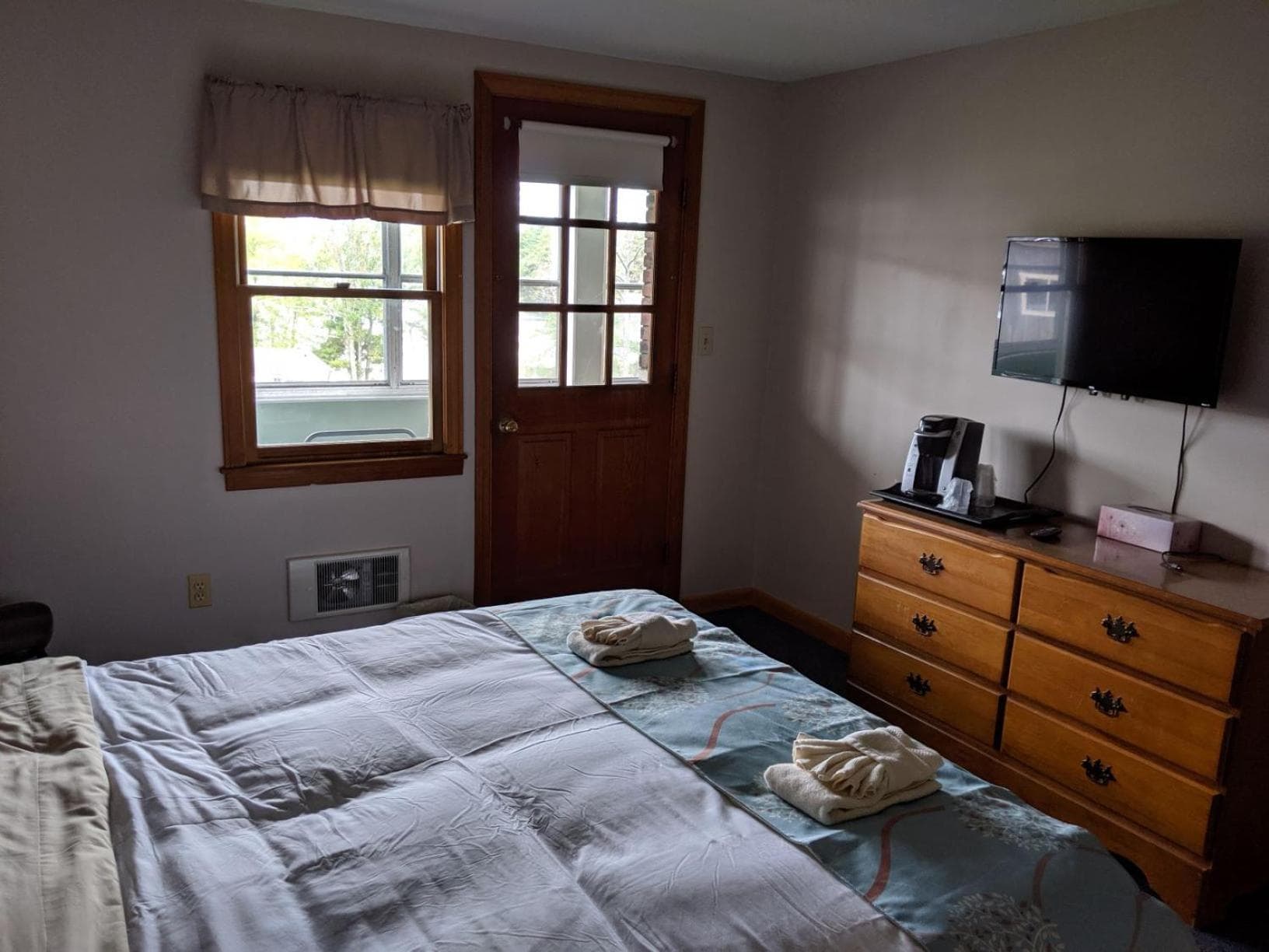 Lake Shore Farm Inn property views in Northwood — gallery photo 3