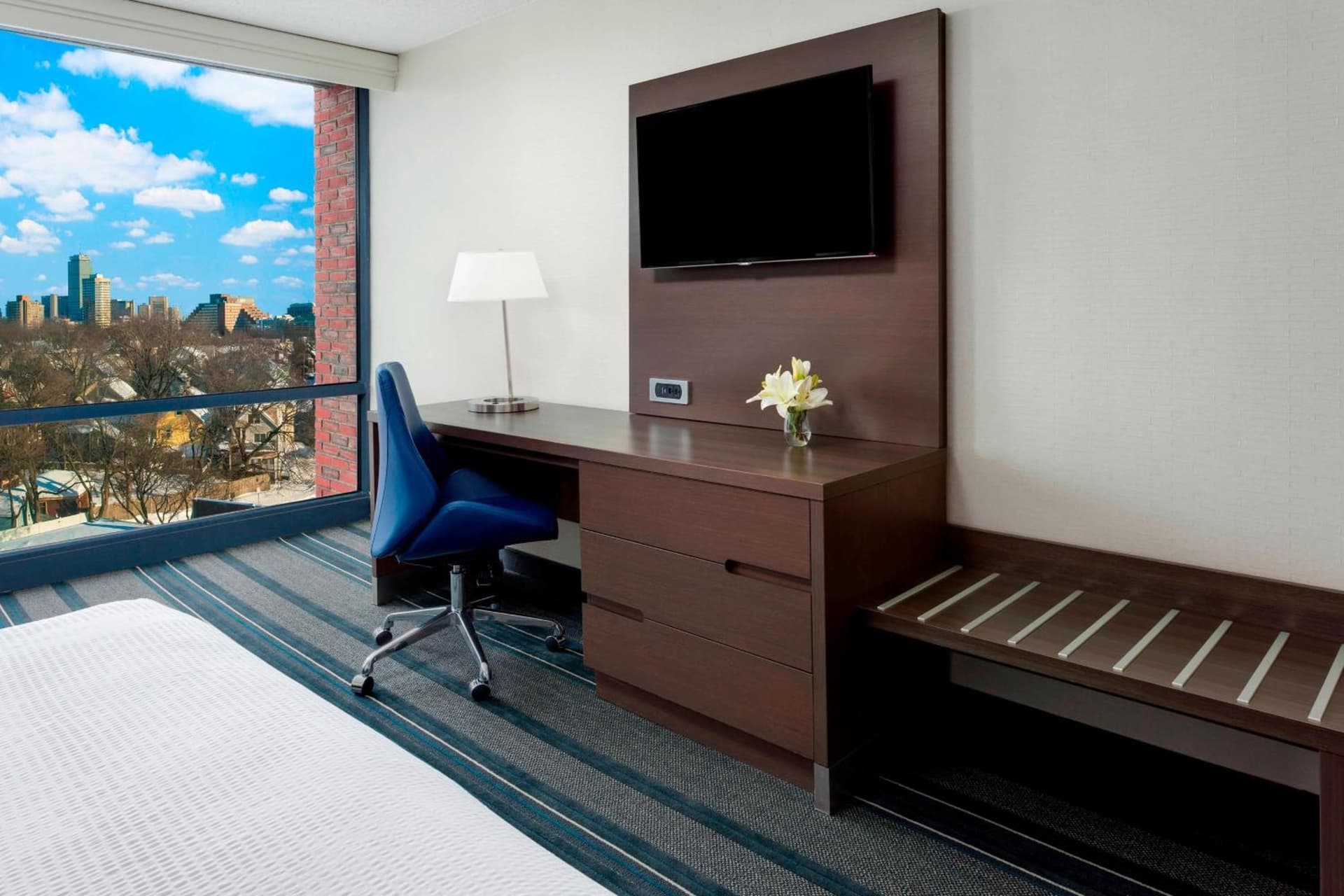 Courtyard by Marriott Boston Cambridge gallery photo in Cambridge, MA — image 11