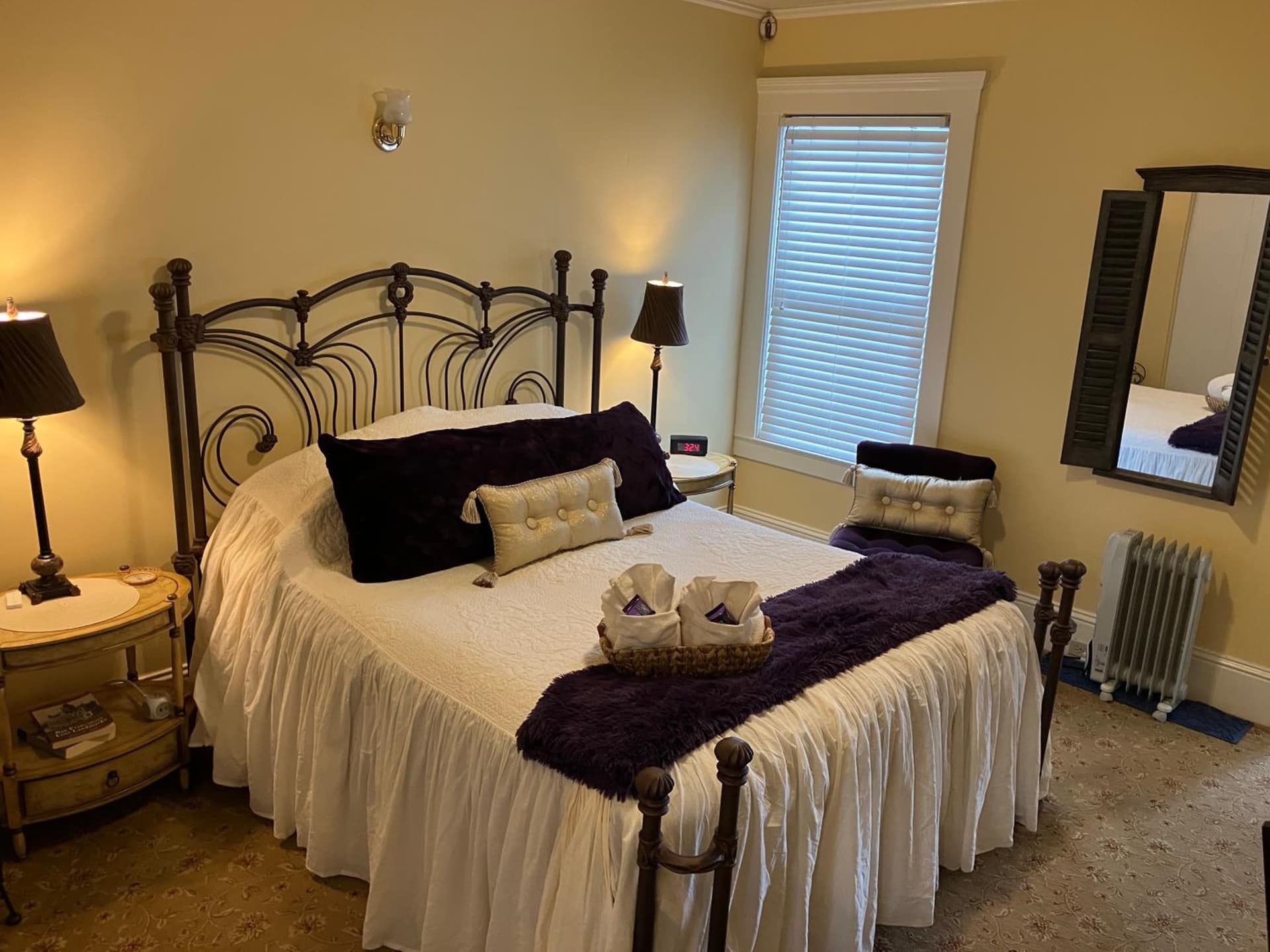 Beautiful Edwardian Victorian Homestay B&B interior in San Francisco, CA — gallery photo 2