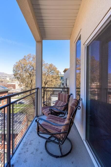 Luxury Apt - Penthouse - King Bed Gym Pkg Pool NEW featured exterior or lobby in Salt Lake City, UT — similar hotel