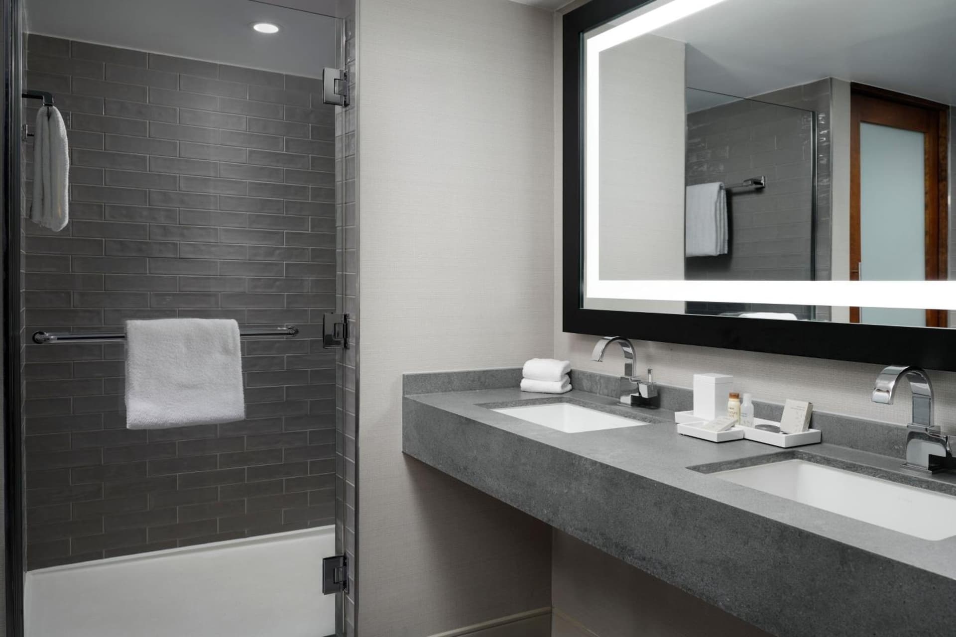 Renaissance Minneapolis Bloomington Hotel gallery photo in Bloomington, MN — image 77