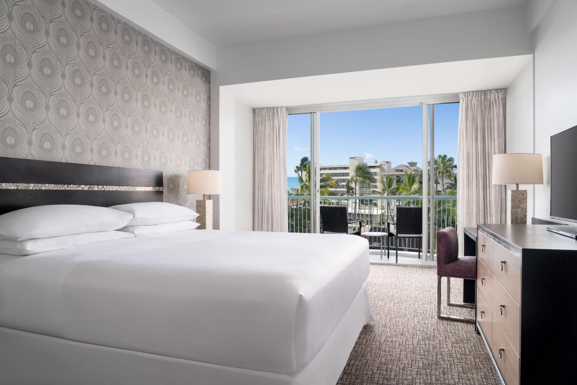 Sheraton Princess Kaiulani Waikiki Beach property views in Honolulu, HI — gallery photo 3