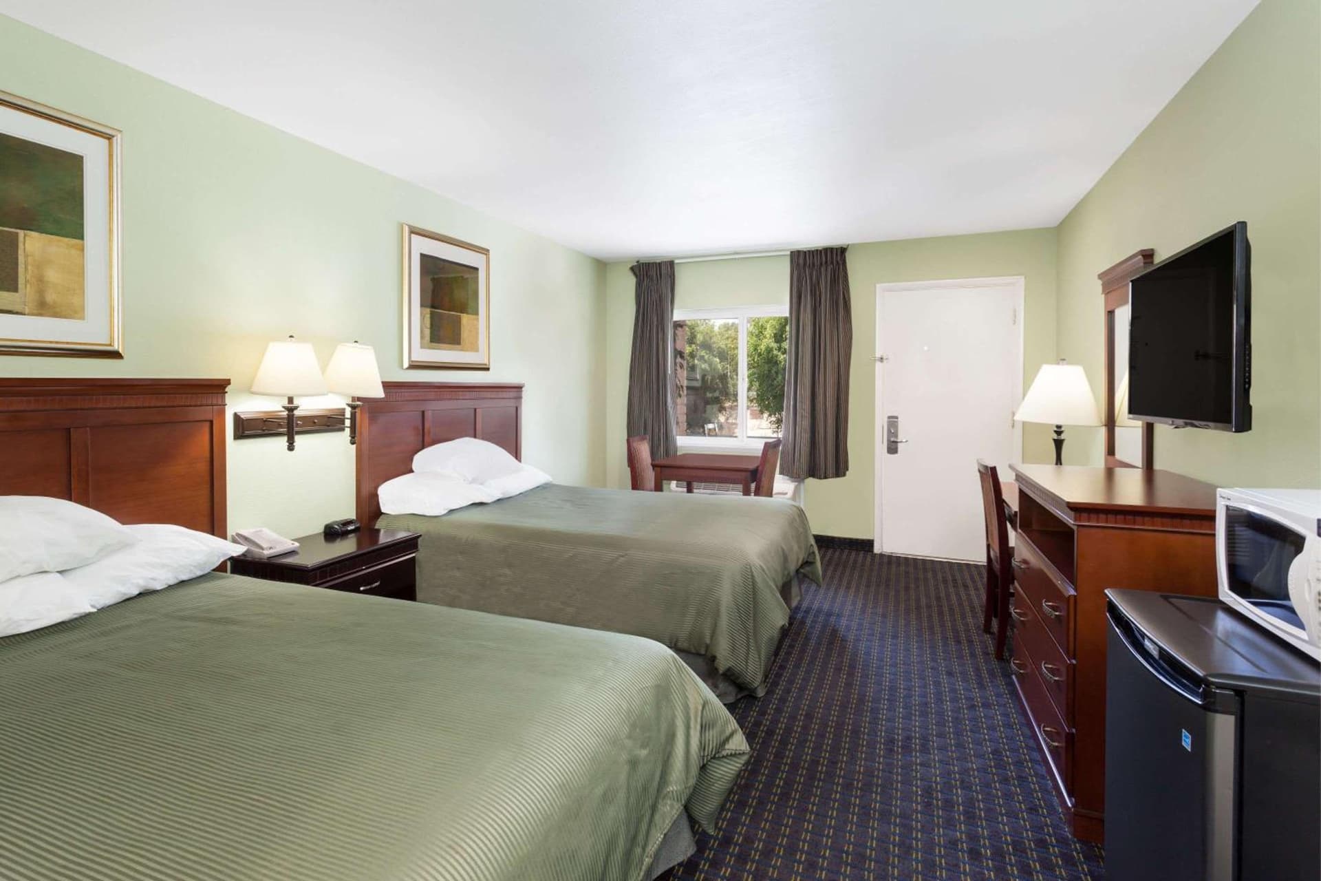Travelodge by Wyndham Orange County Airport/ Costa Mesa gallery photo in Costa Mesa, CA — image 28