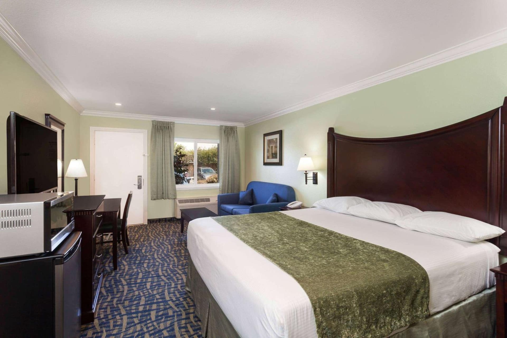 Travelodge by Wyndham Orange County Airport/ Costa Mesa gallery photo in Costa Mesa, CA — image 23