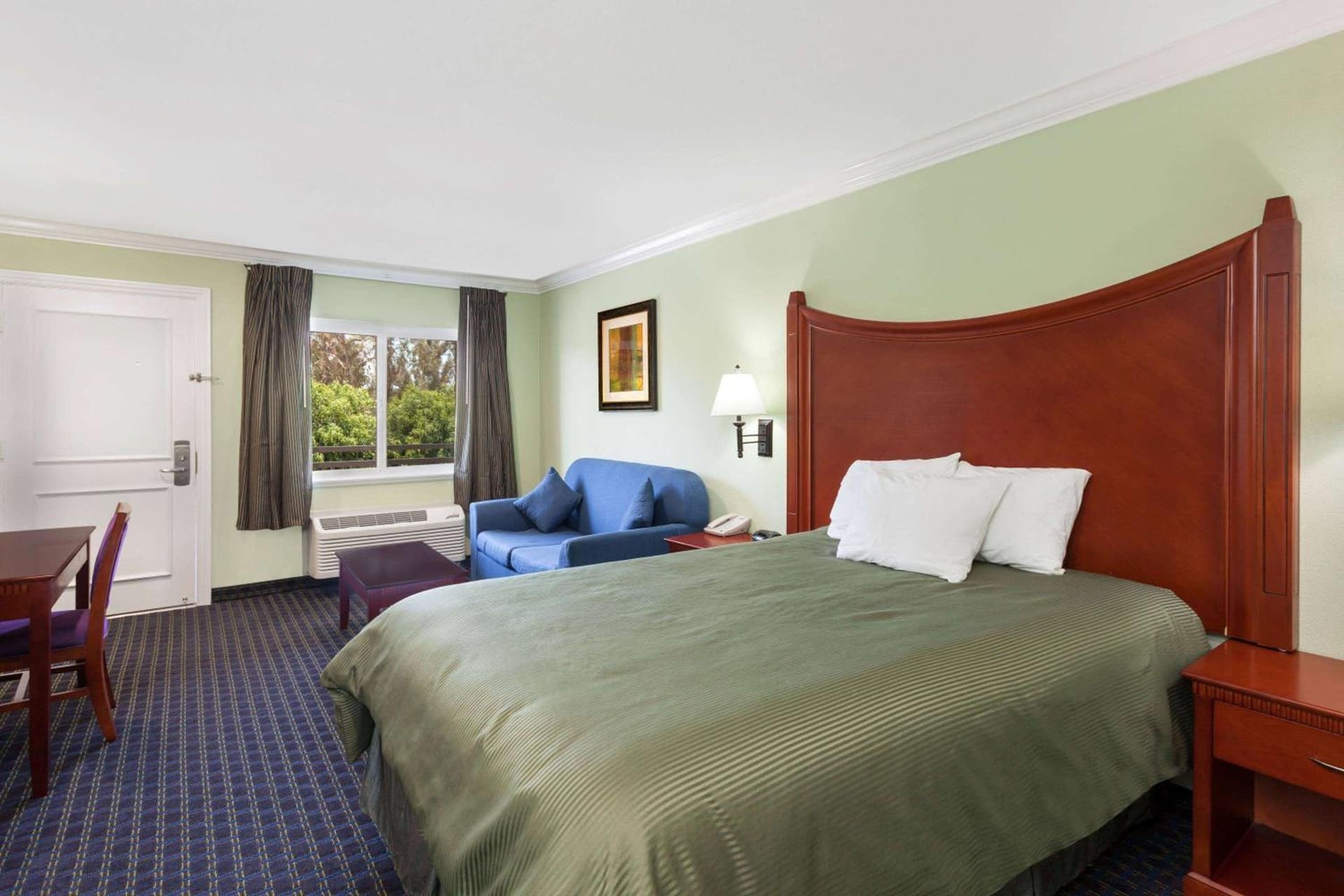 Travelodge by Wyndham Orange County Airport/ Costa Mesa gallery photo in Costa Mesa, CA — image 9
