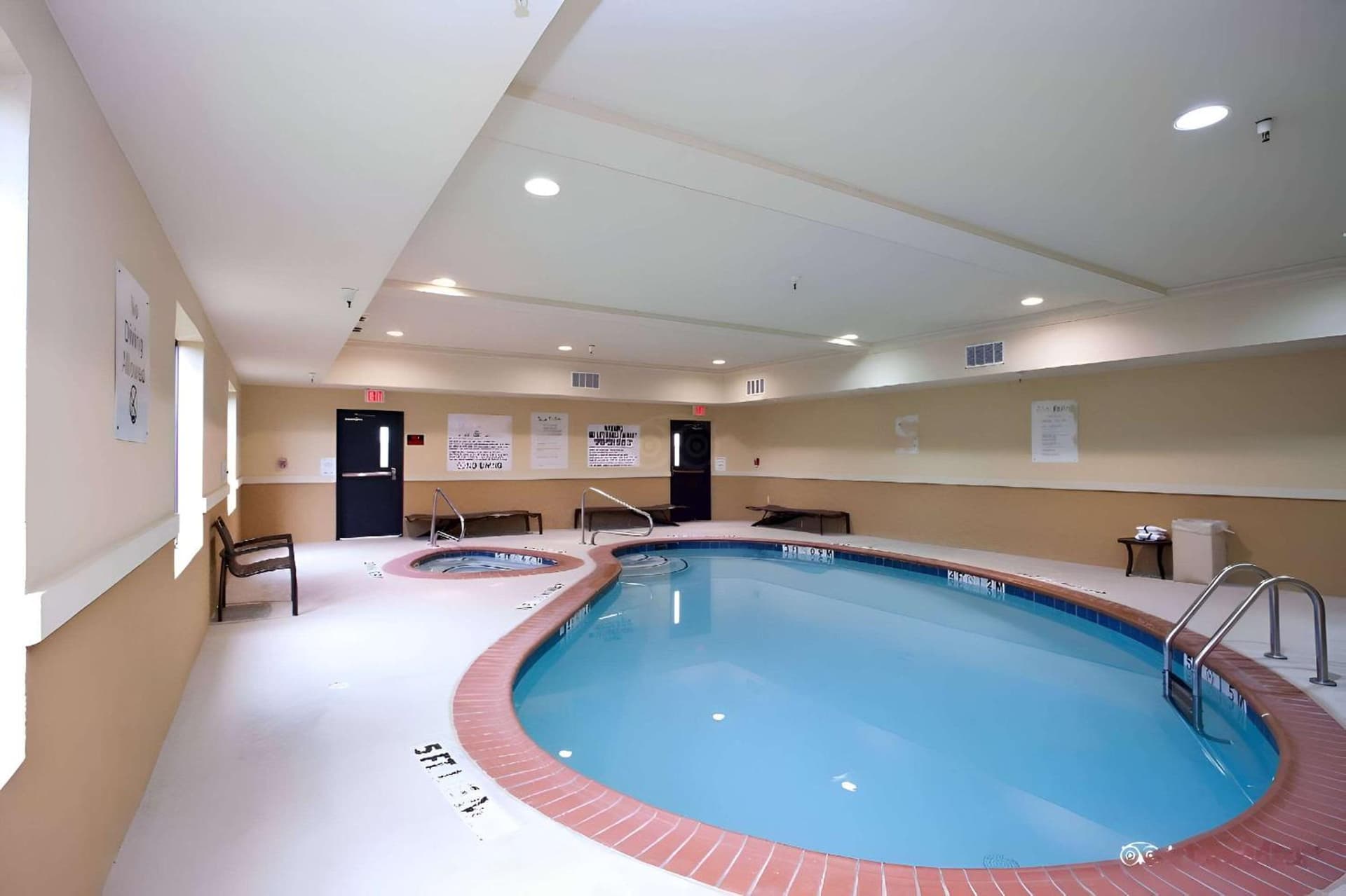 Comfort Inn & Suites Dallas Medical-Market Center property views in Dallas, TX — gallery photo 3