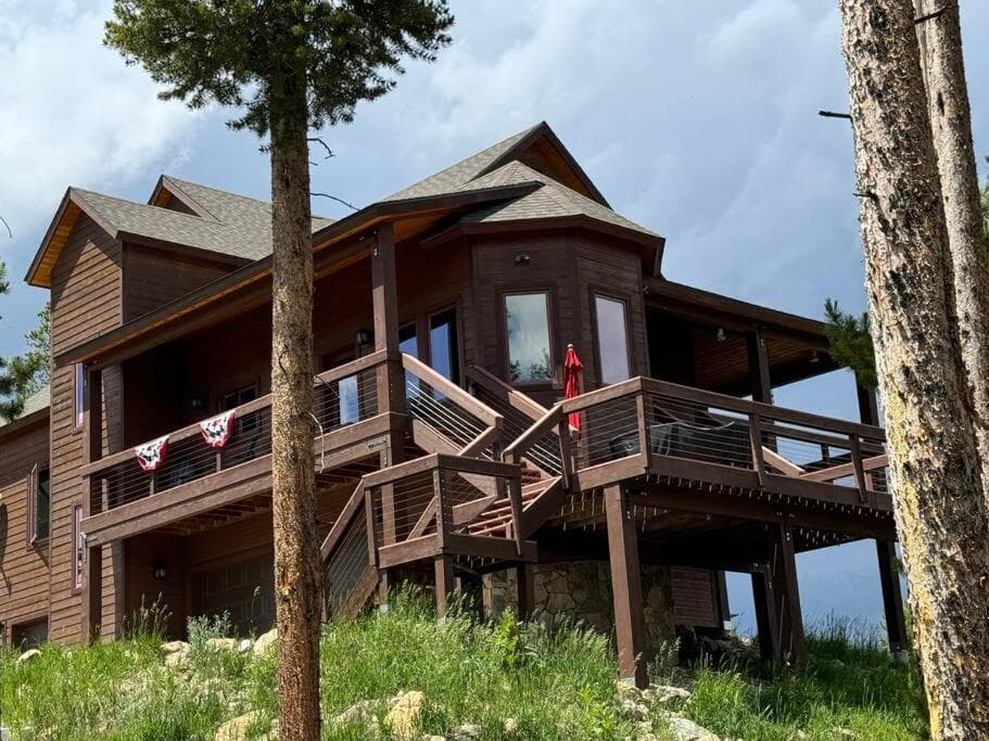 Secluded Luxury Mountain Retreat with unrivaled views featured exterior or lobby in Tabernash, CO — similar hotel