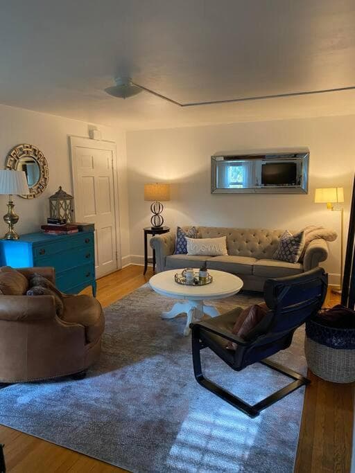 Hudson Valley Retreat interior in Hyde Park — gallery photo 2