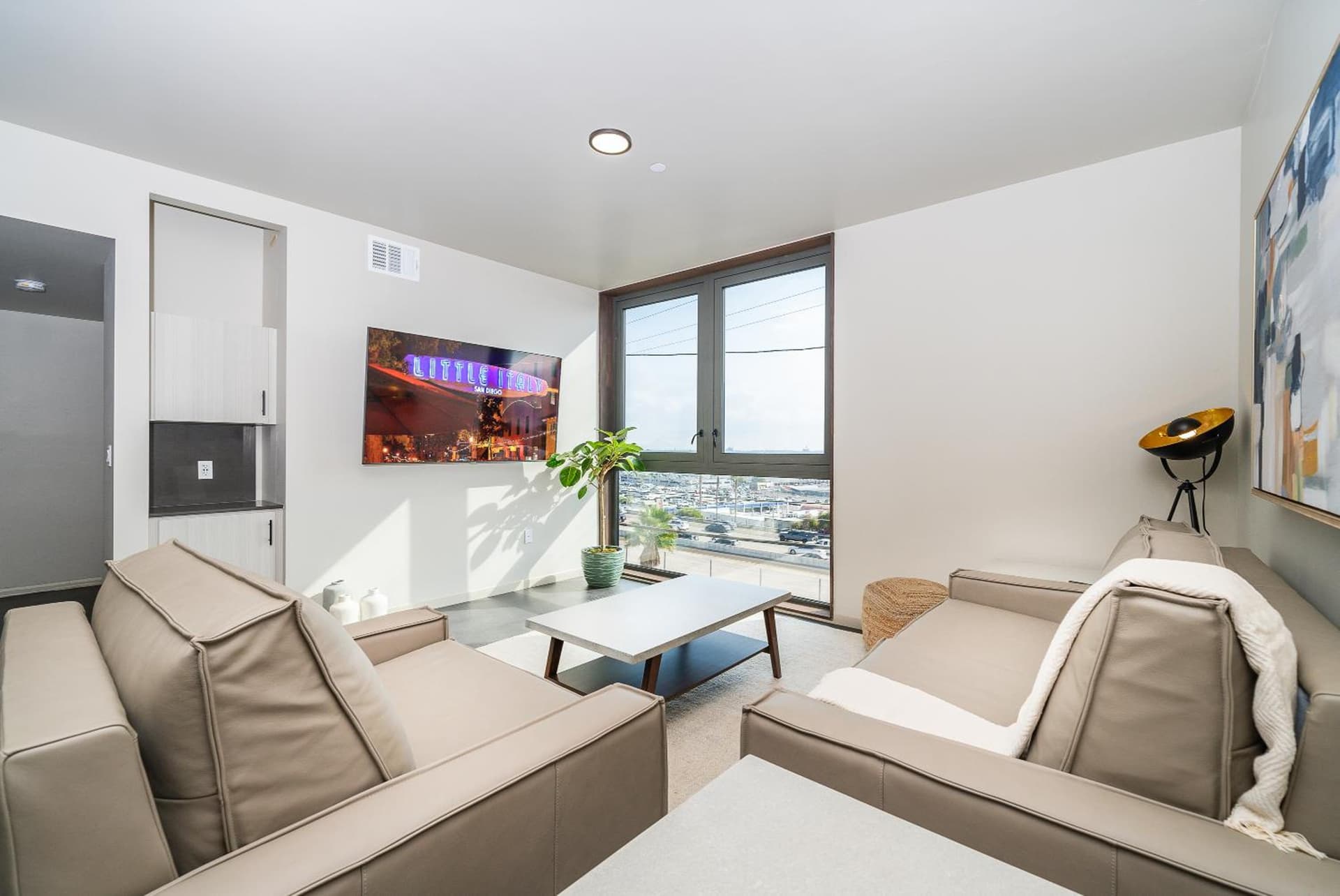 City24 Condo Hotel Little Italy Mission Hills gallery photo in San Diego, CA — image 33