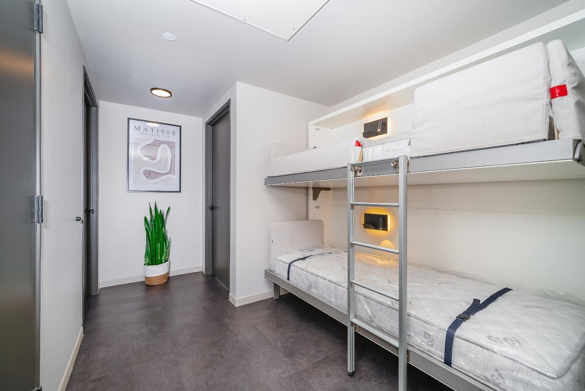 City24 Condo Hotel Little Italy Mission Hills gallery photo in San Diego, CA — image 9