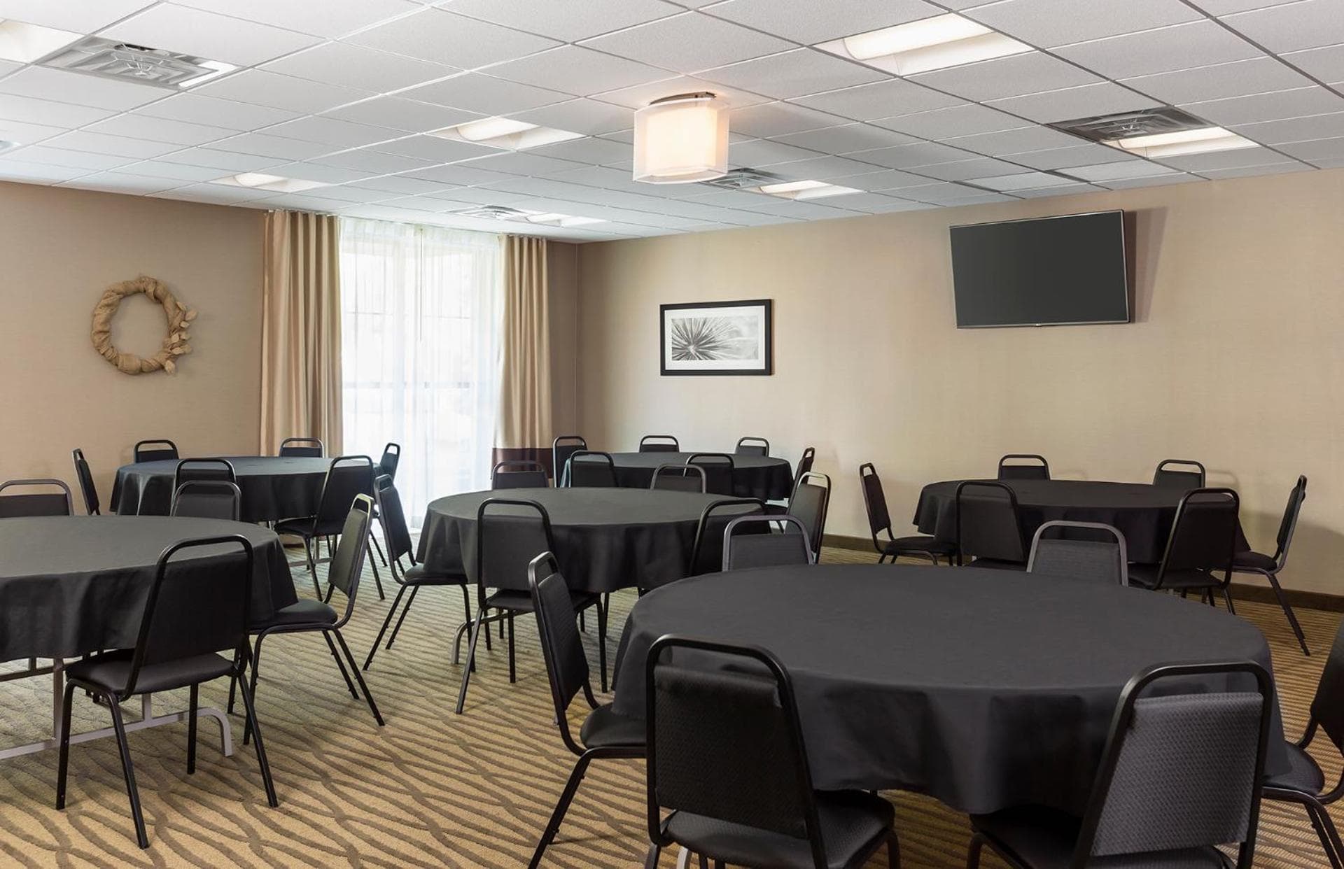 Comfort Suites Hartville-North Canton gallery photo in Uniontown, OH — image 17