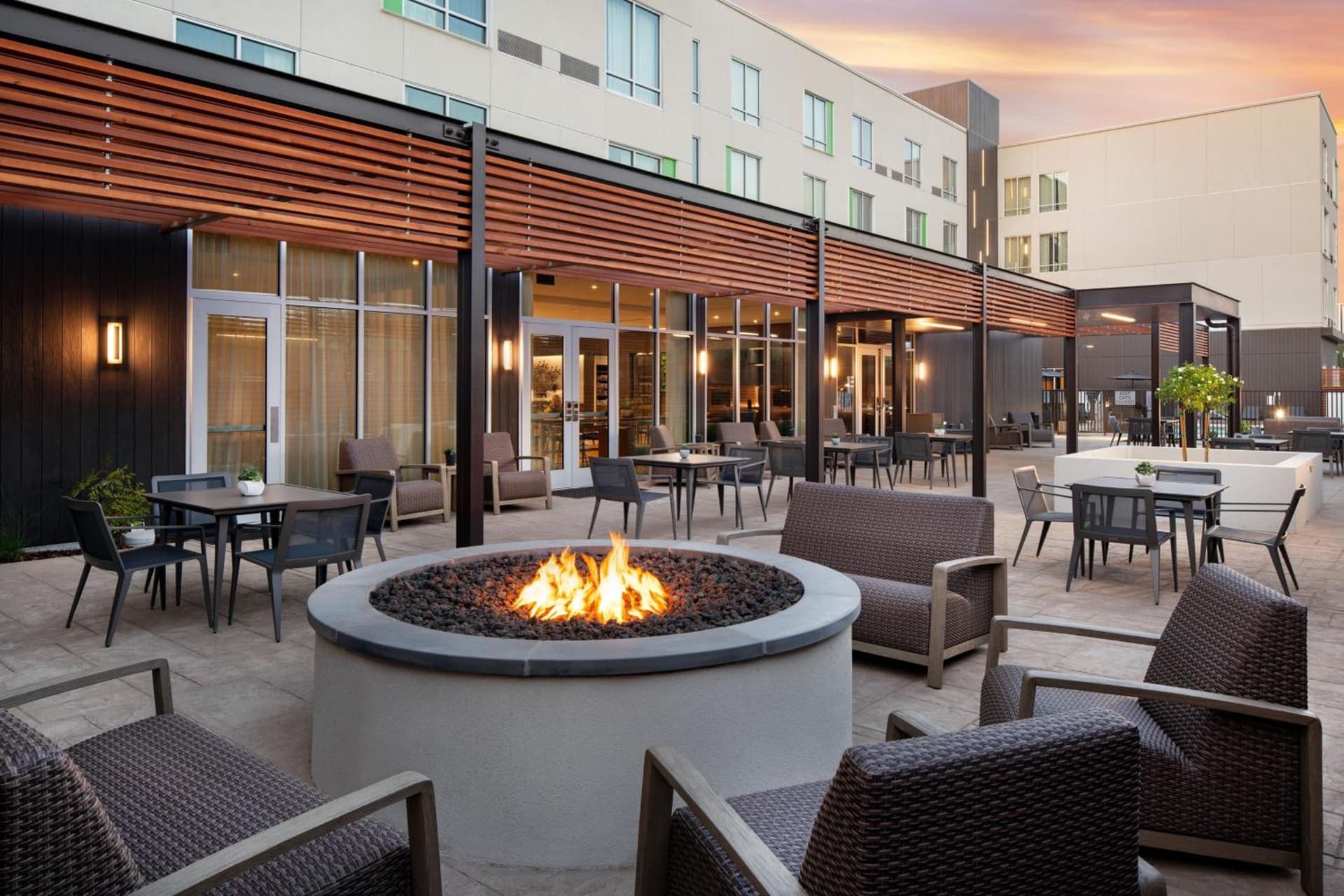 Courtyard by Marriott Fresno Clovis interior in Clovis, CA — gallery photo 2