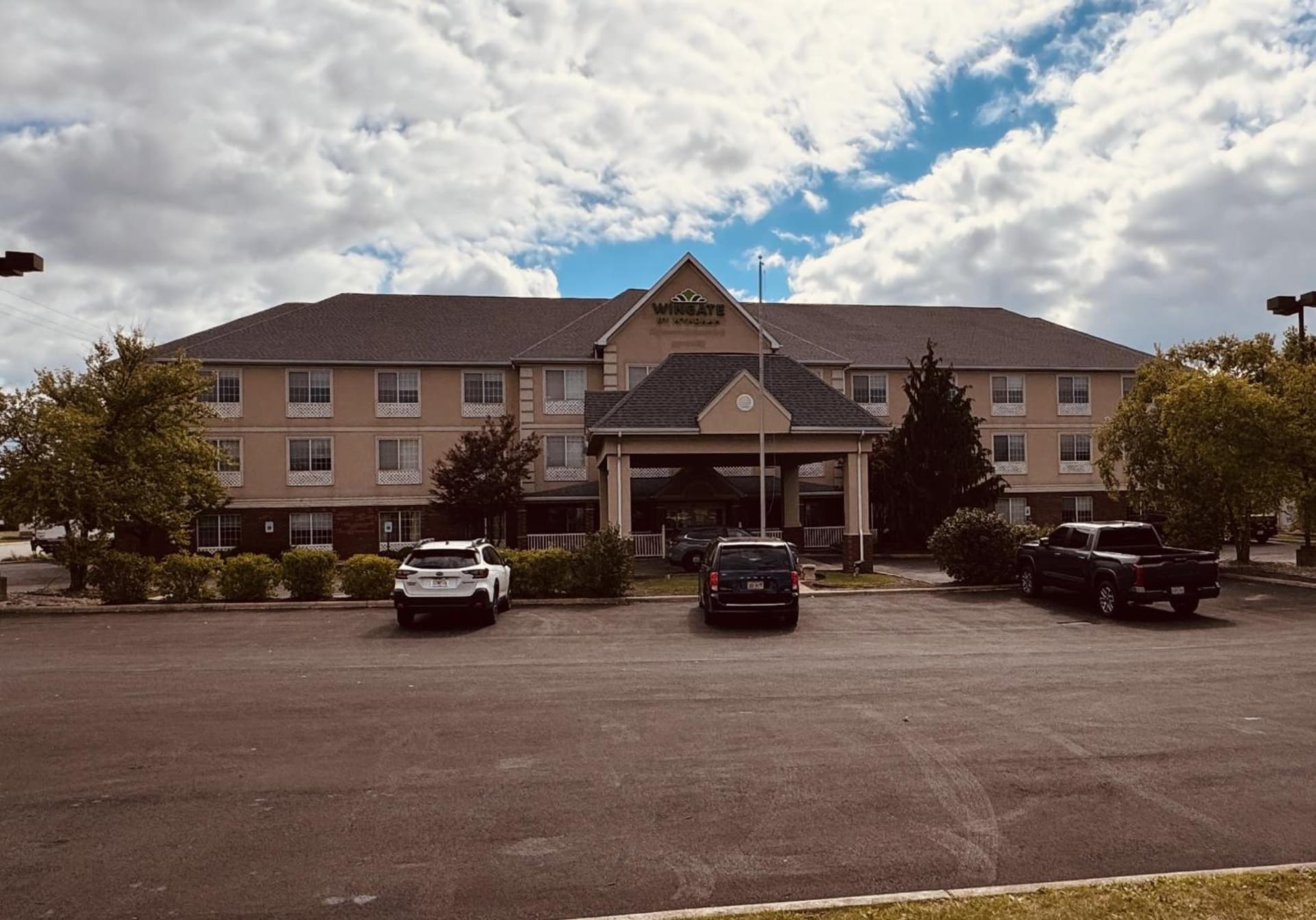 Wingate Suites By Wyndham Mansfield Ontario featured exterior or lobby in Mansfield, OH — similar hotel