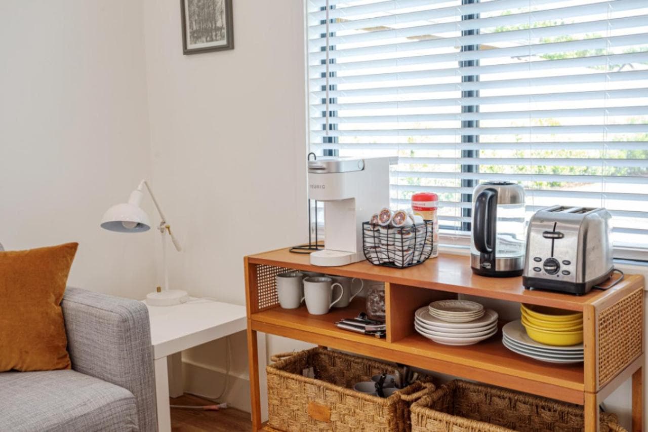 New Guest Studio near Universal Studios sleeps 4 interior in Los Angeles, CA — gallery photo 2