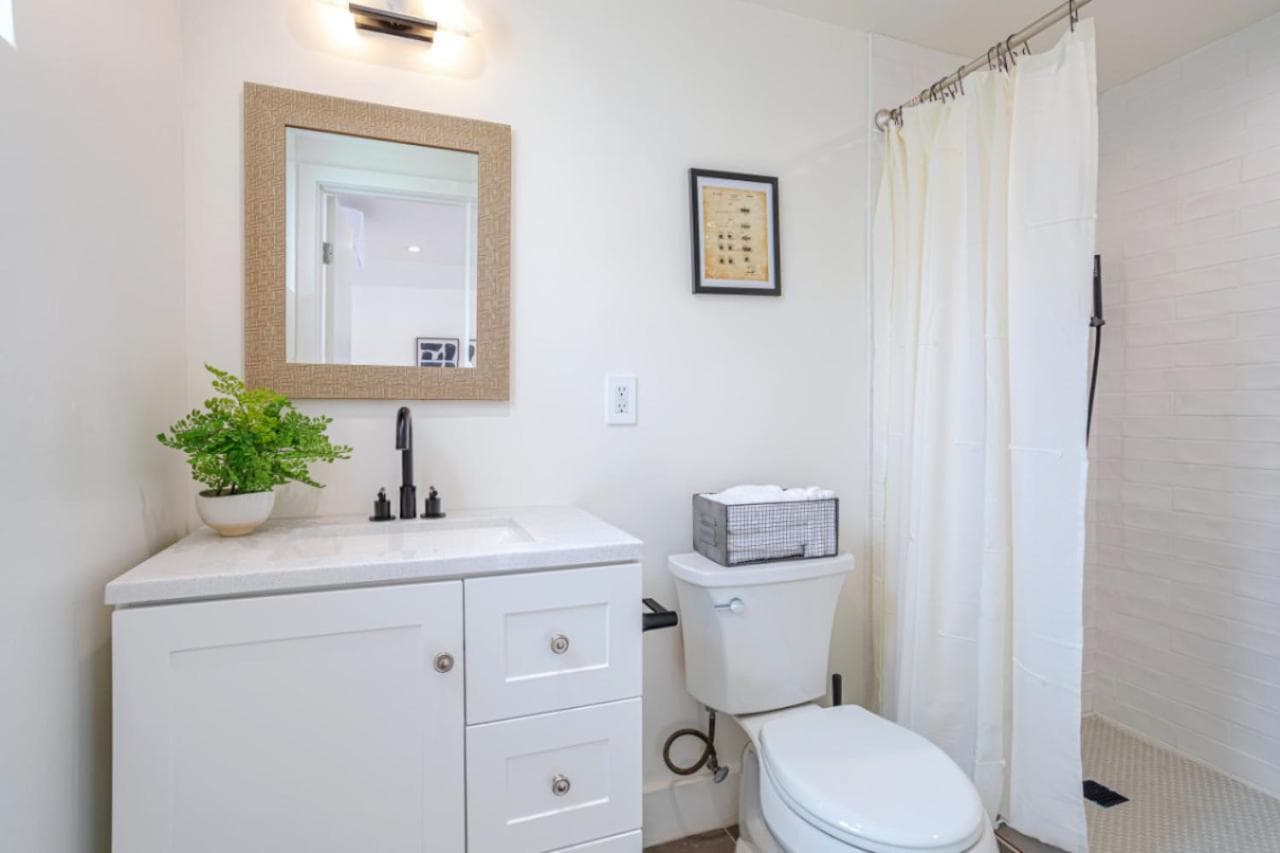 New Guest Studio near Universal Studios sleeps 4 property views in Los Angeles, CA — gallery photo 3
