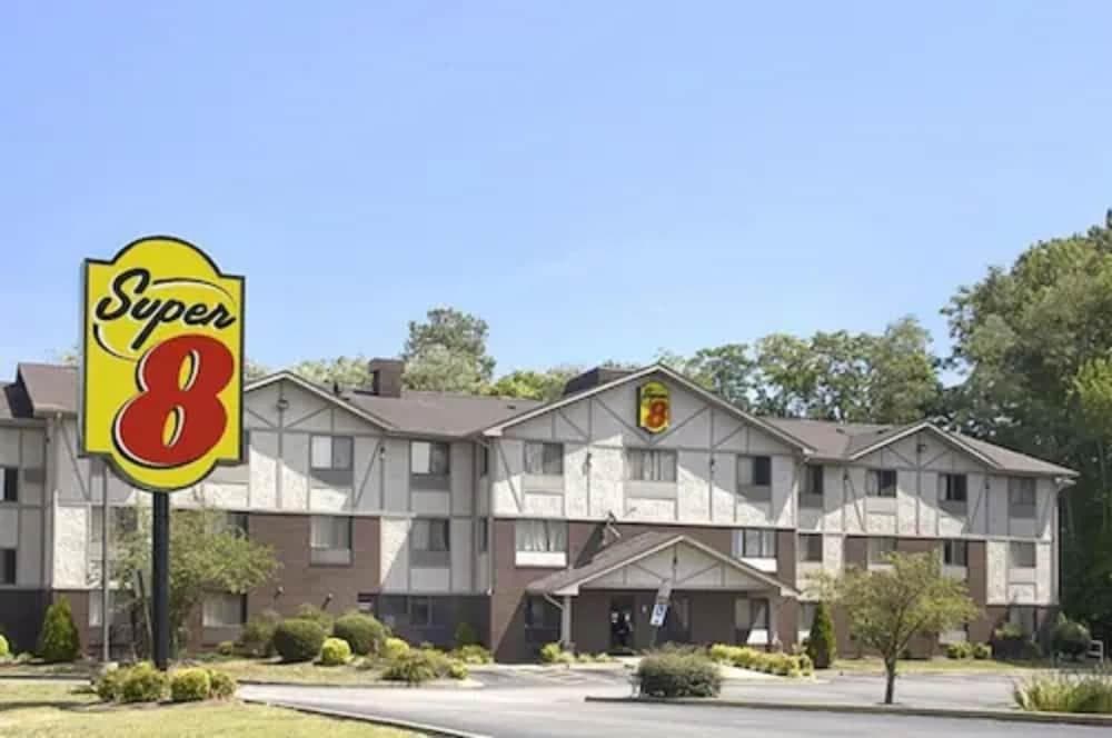 Super 8 by Wyndham Richmond/Chamberlayne Rd featured exterior or lobby in Richmond, VA — similar hotel