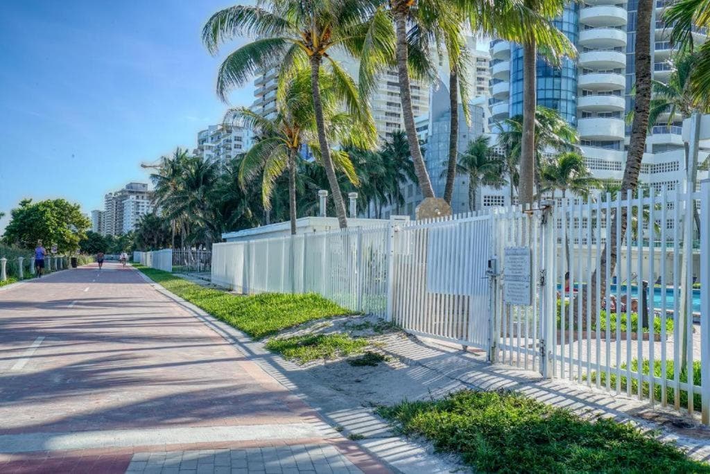 Studios by The Sea interior in Miami Beach, FL — gallery photo 2