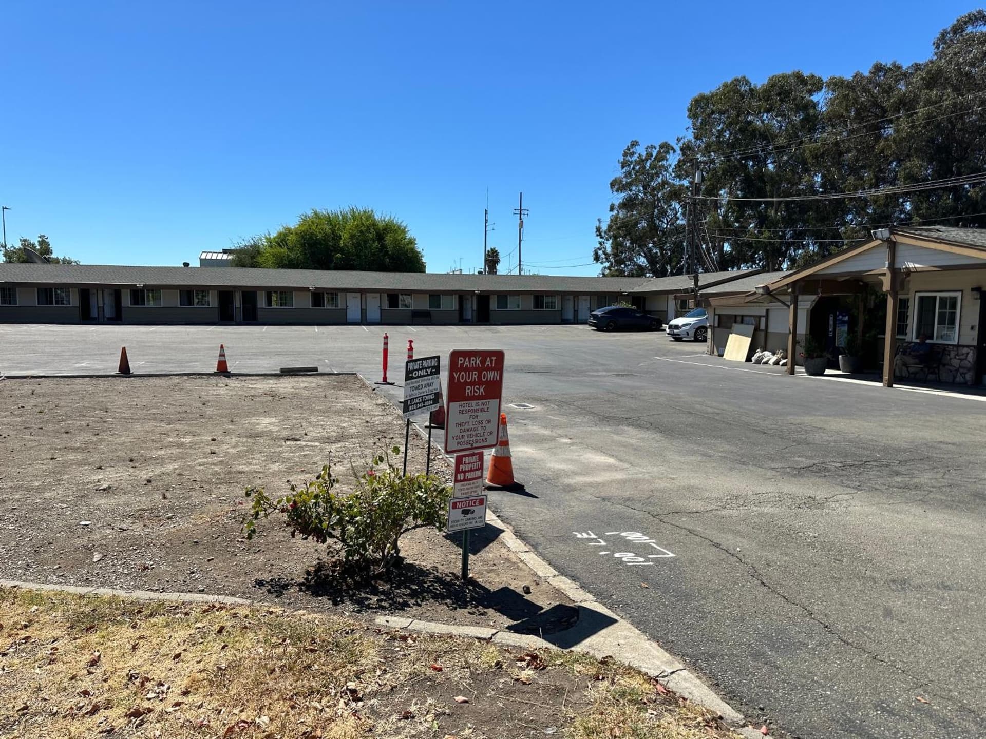 Sands Motel interior in Livermore, CA — gallery photo 2