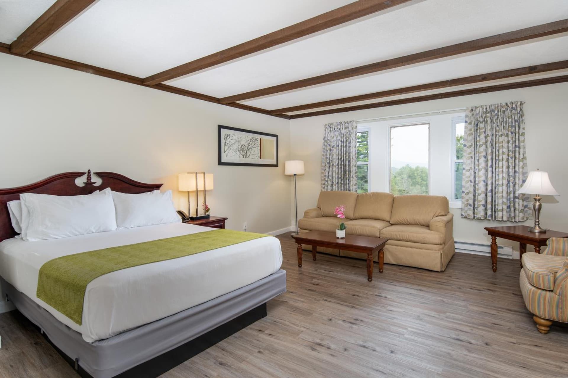Grey Bonnet Inn interior in Killington, VT — gallery photo 2