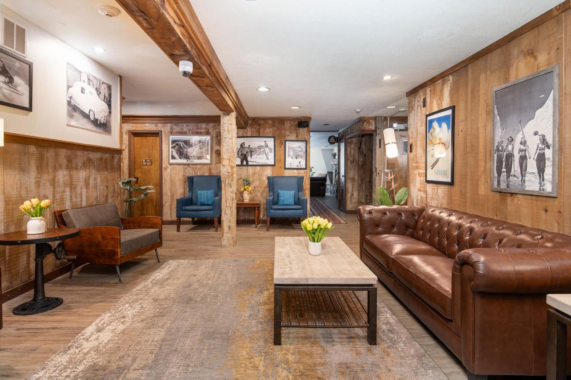 Grey Bonnet Inn interior in Killington, VT — gallery photo 2