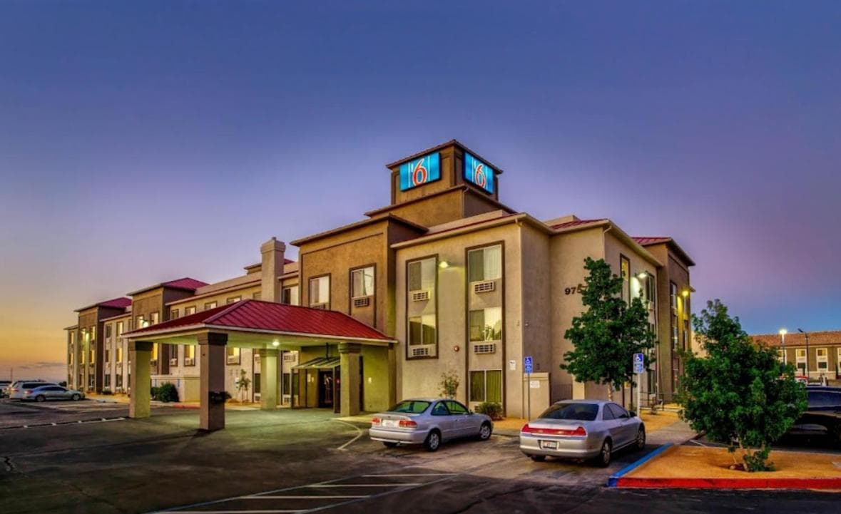 Studio 6 Suites Hesperia CA West Main Street I 15 interior in Hesperia, CA — gallery photo 2