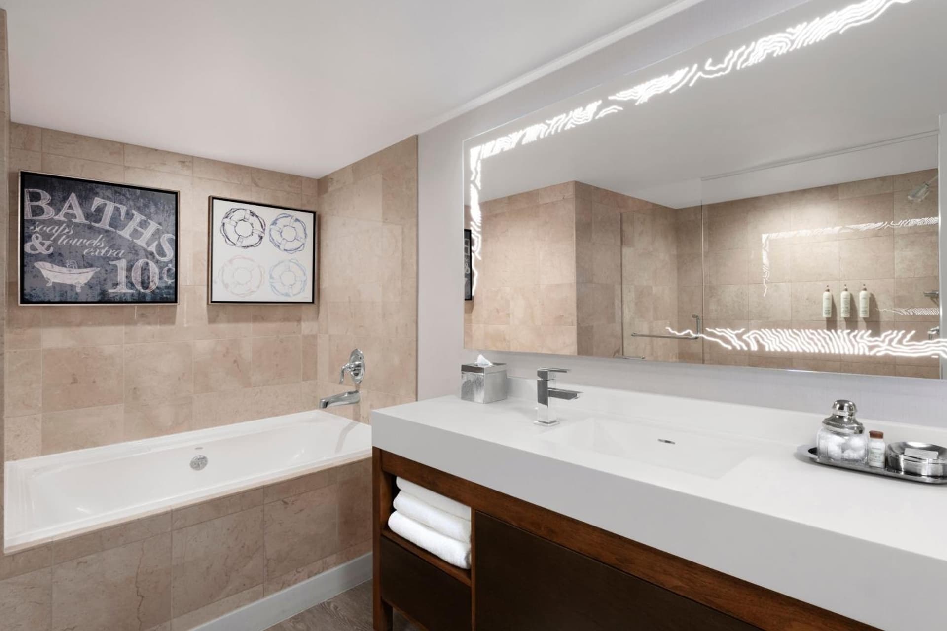 Renaissance Newport Beach Hotel gallery photo in Newport Beach, CA — image 4