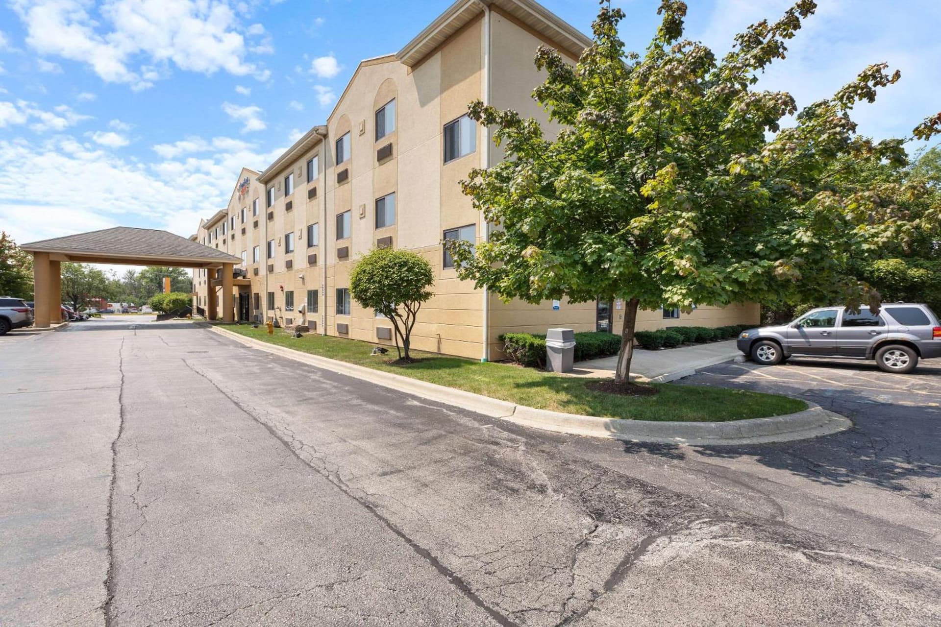 Comfort Suites Lombard - Addison property views in Lombard, IL — gallery photo 3