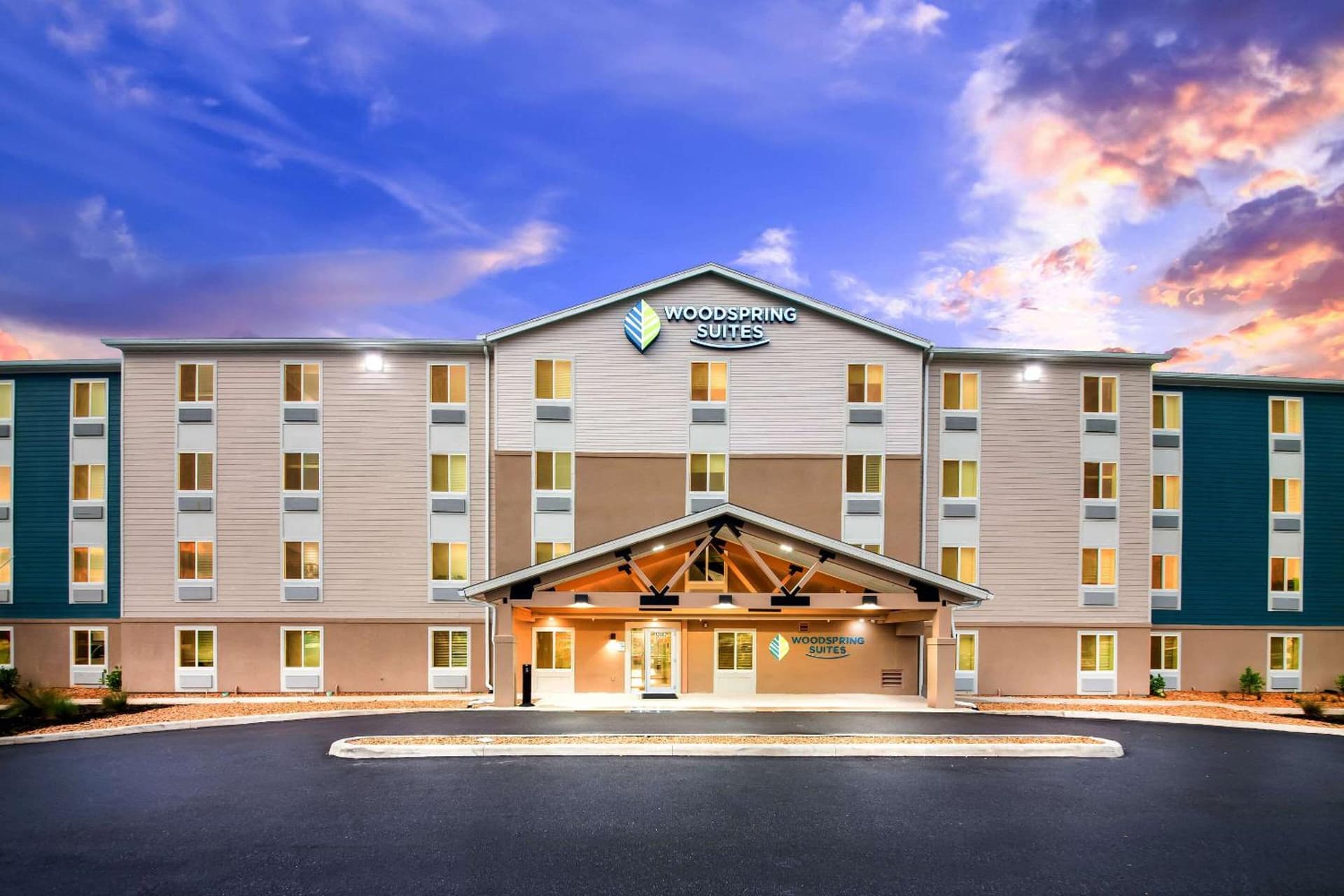 WoodSpring Suites Hudson Port Richey interior in Hudson, FL — gallery photo 2