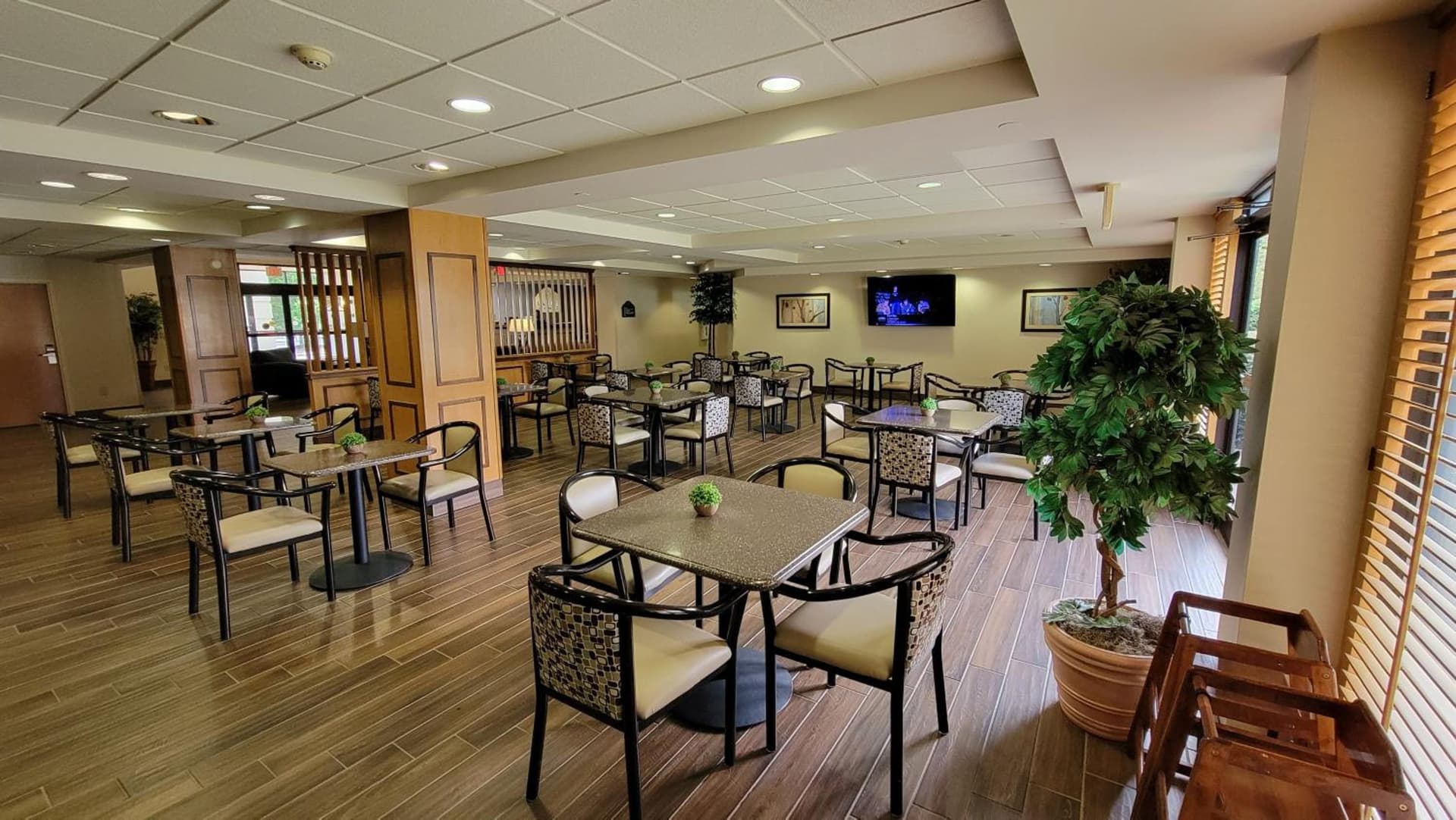 Holiday Inn Express Fayetteville Fort Bragg by IHG gallery photo in Fayetteville, NC — image 21