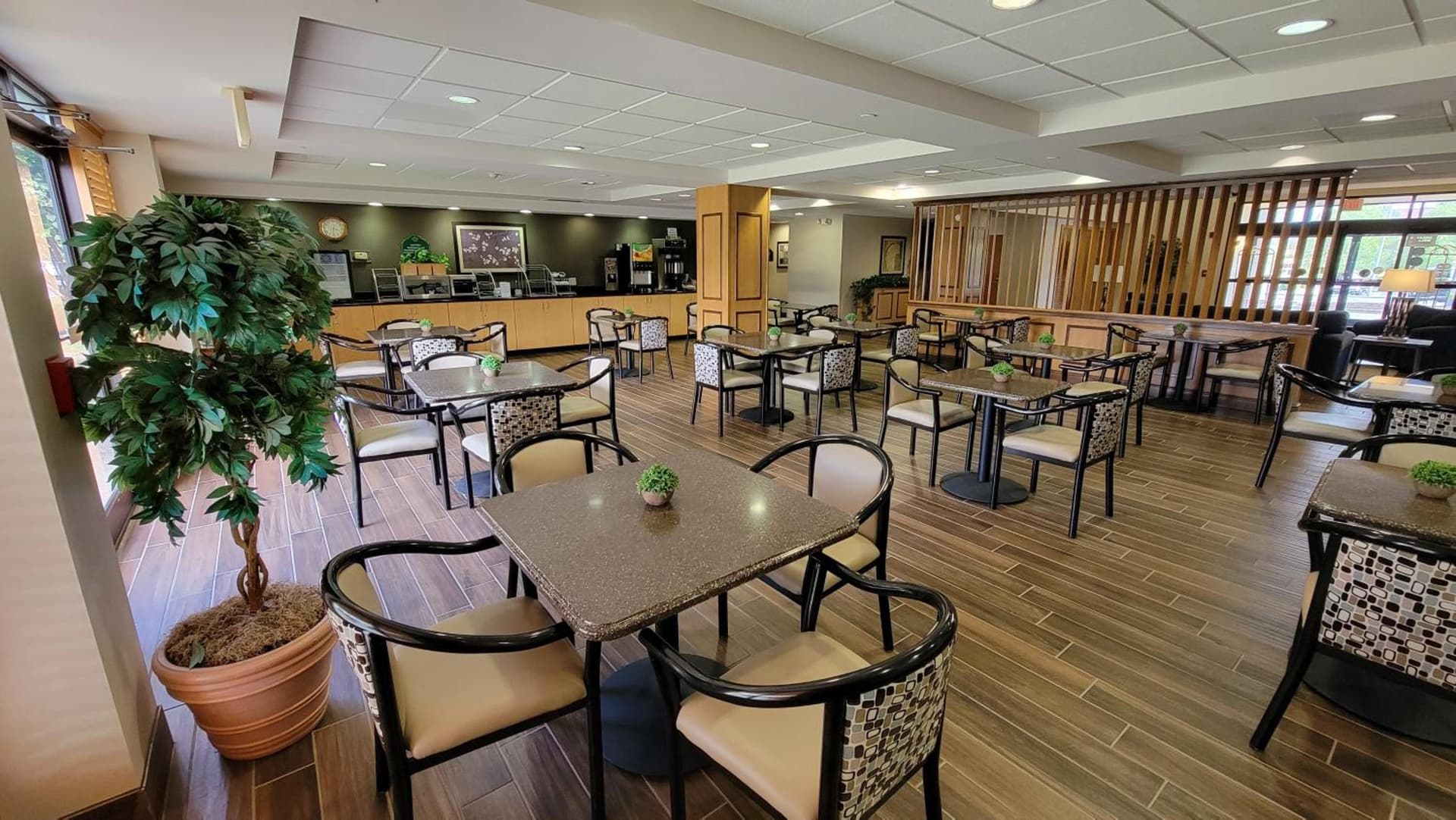 Holiday Inn Express Fayetteville Fort Bragg by IHG gallery photo in Fayetteville, NC — image 10