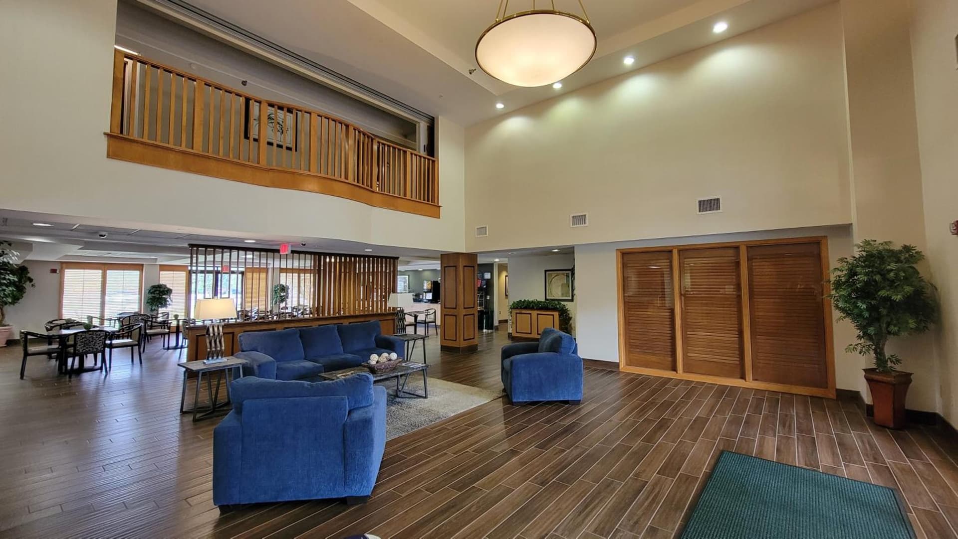 Holiday Inn Express Fayetteville Fort Bragg by IHG interior in Fayetteville, NC — gallery photo 2